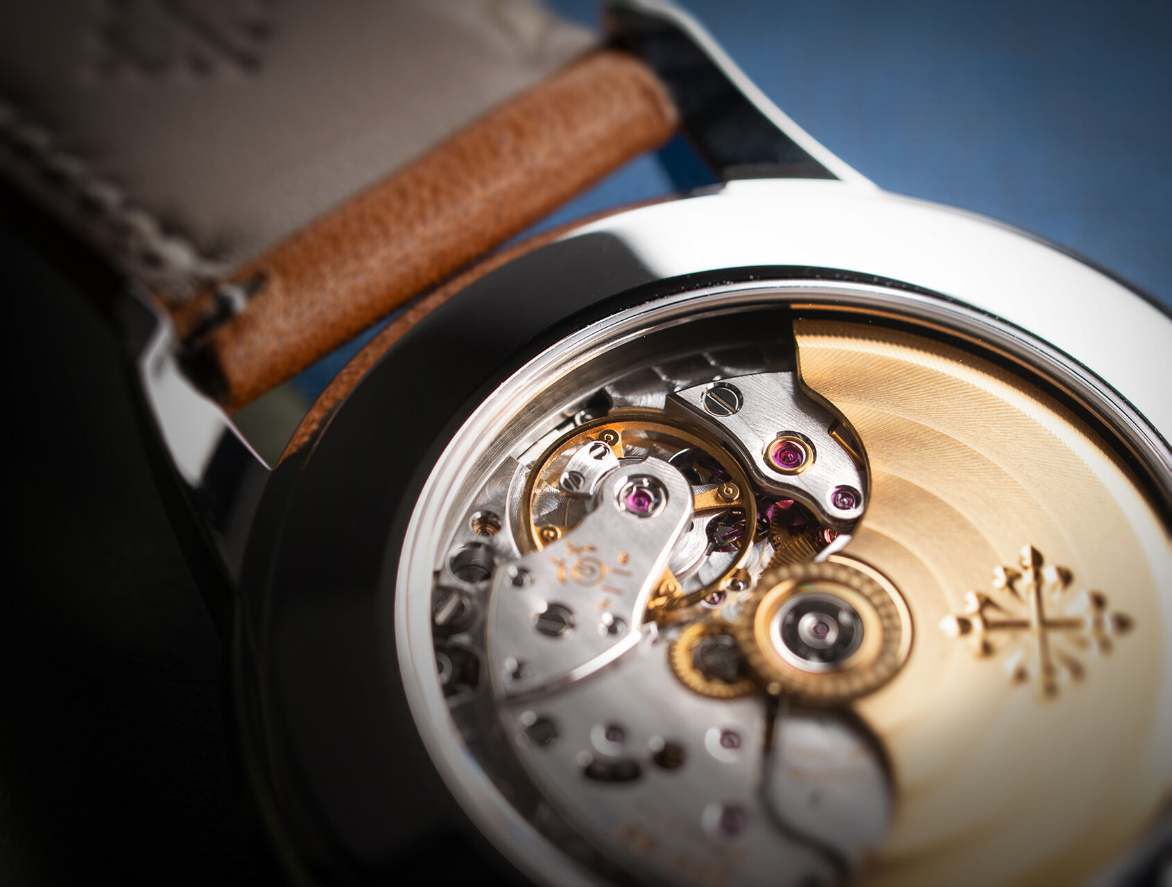 ref 5212A-001 | 5212A - Box & Certificate | Patek Philippe Calatrava Weekly Calendar
