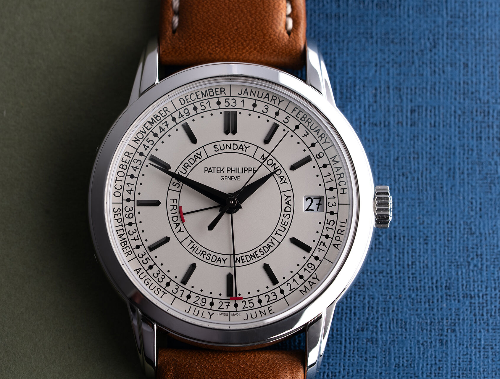 ref 5212A-001 | 5212A - Box & Certificate | Patek Philippe Calatrava Weekly Calendar