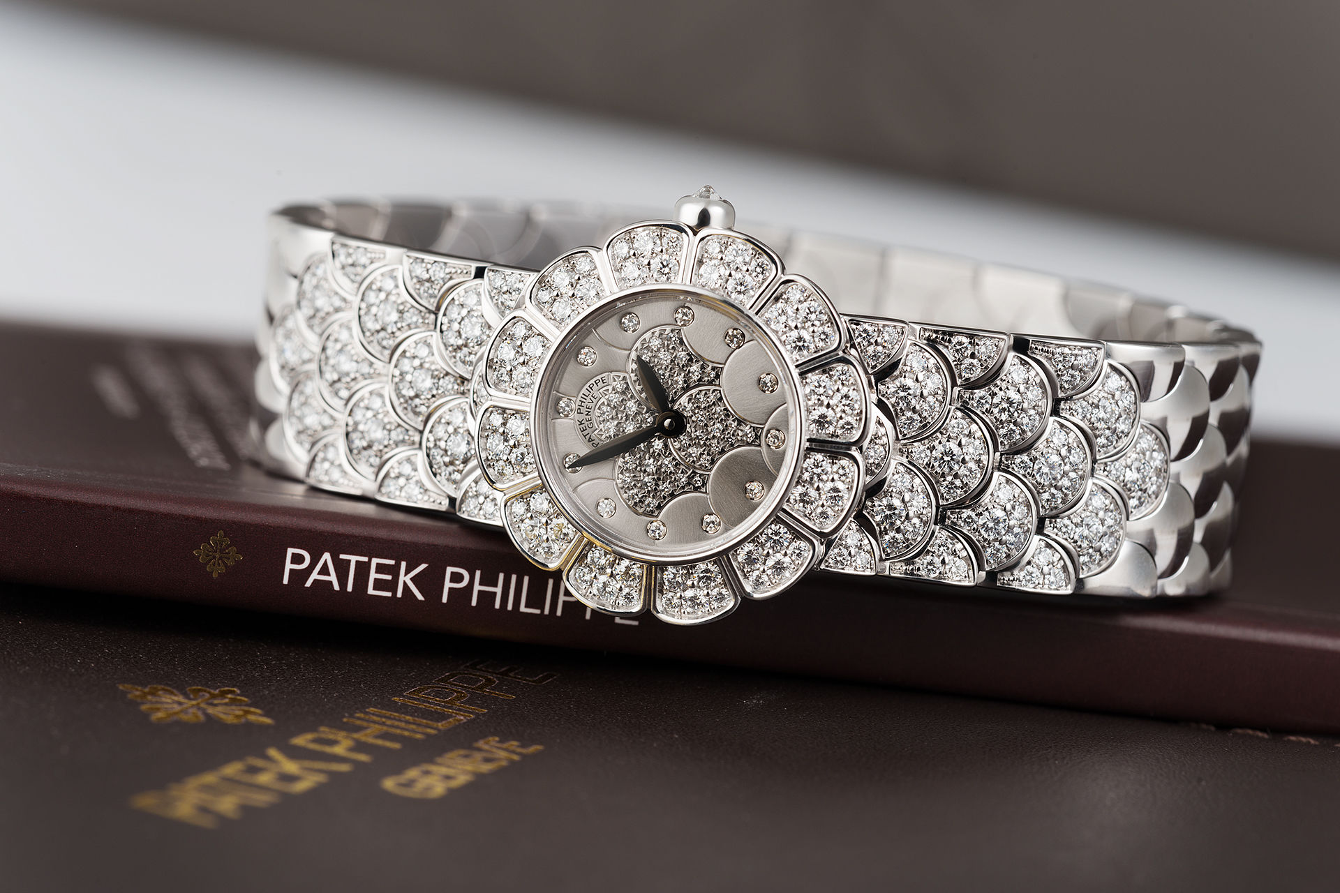 ref 4872/2G-001 | White Gold 'Full Set' | Patek Philippe Diamond classic