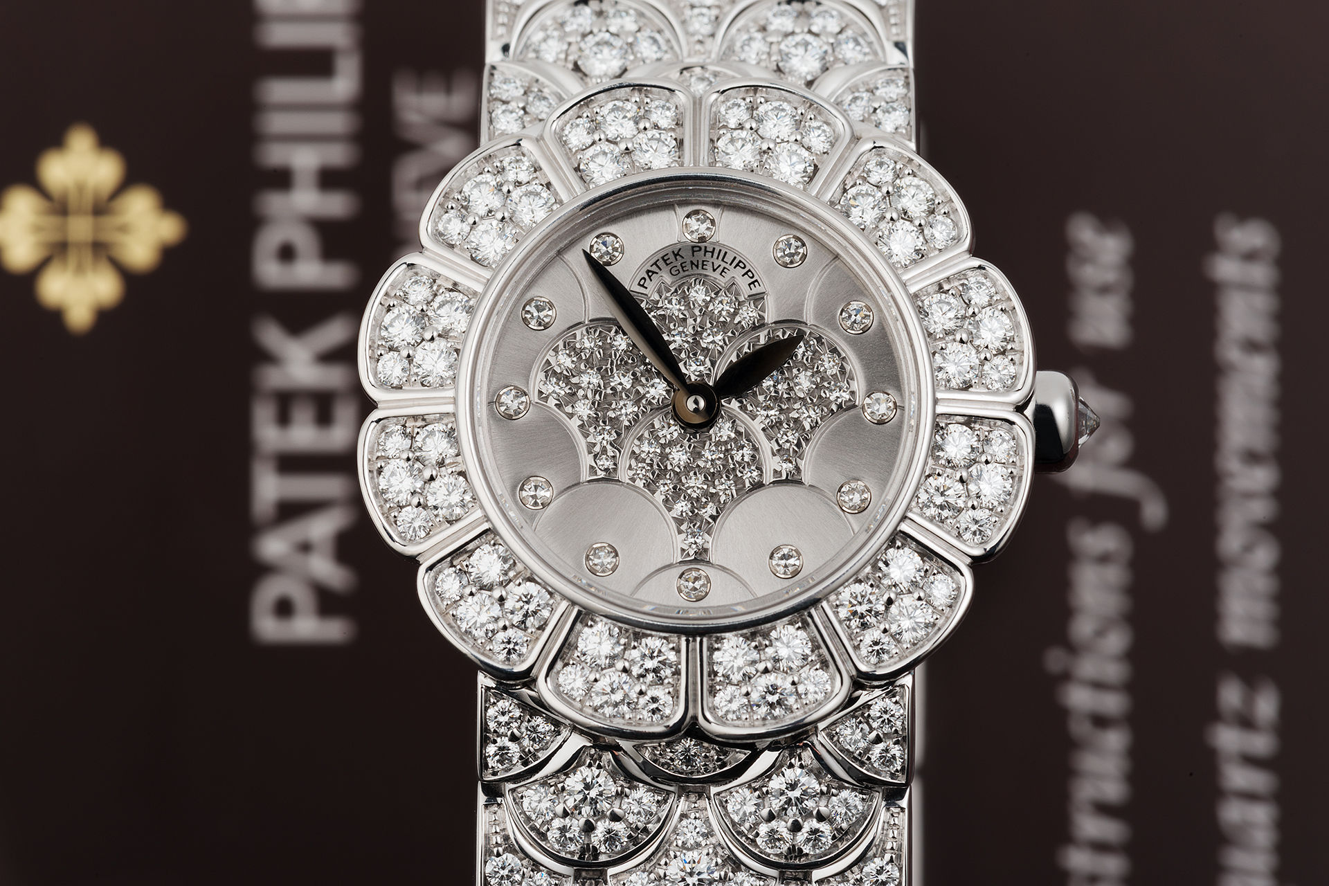 ref 4872/2G-001 | White Gold 'Full Set' | Patek Philippe Diamond classic