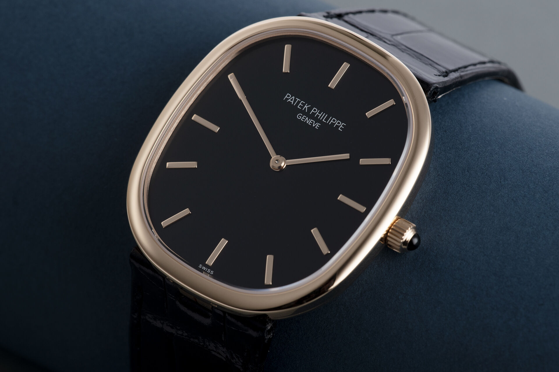 ref 5738R-001 | Brand New 'Ultra Thin' | Patek Philippe Golden Ellipse