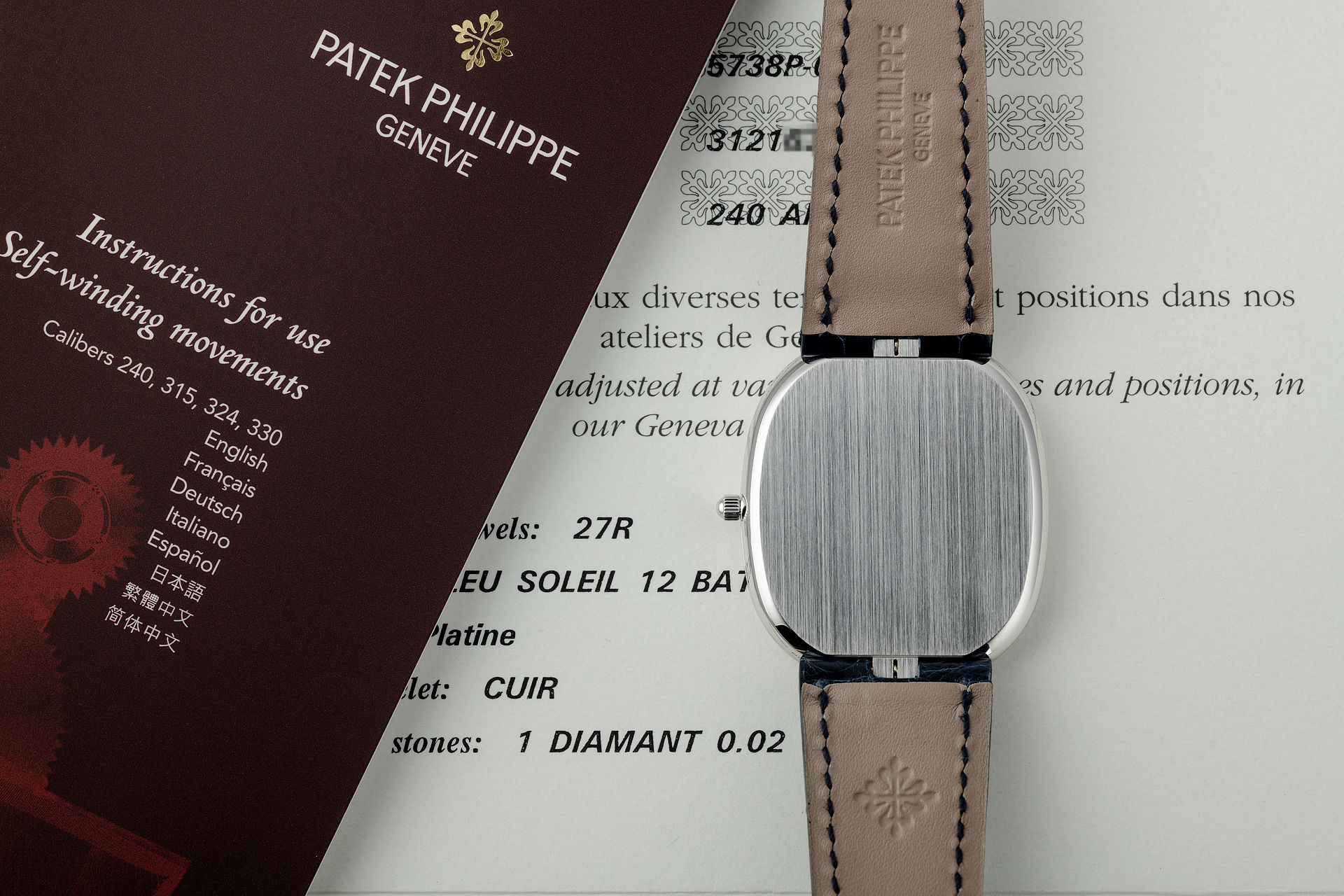 Gentlemans 'Complete Set' | ref 5738P-001 | Patek Philippe Golden Ellipse