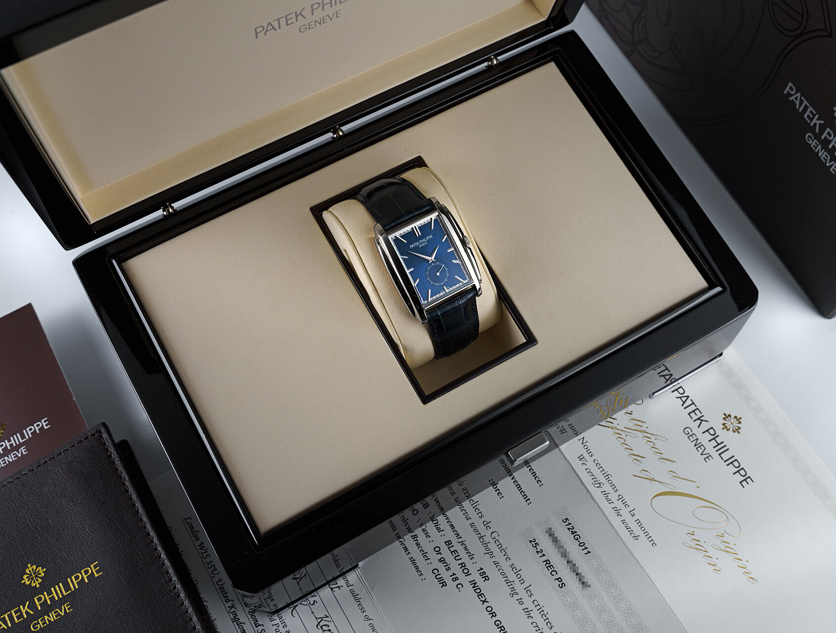 ref 5124G-011 | 5124G - White Gold | Patek Philippe Gondolo