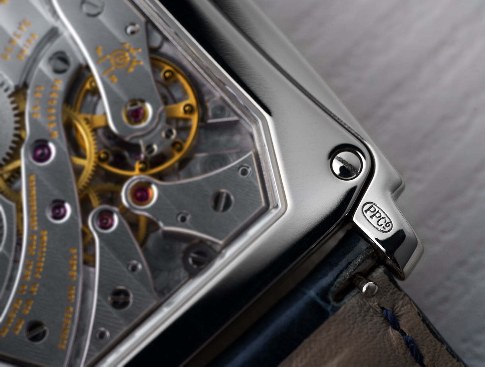 ref 5124G-011 | 5124G - White Gold | Patek Philippe Gondolo