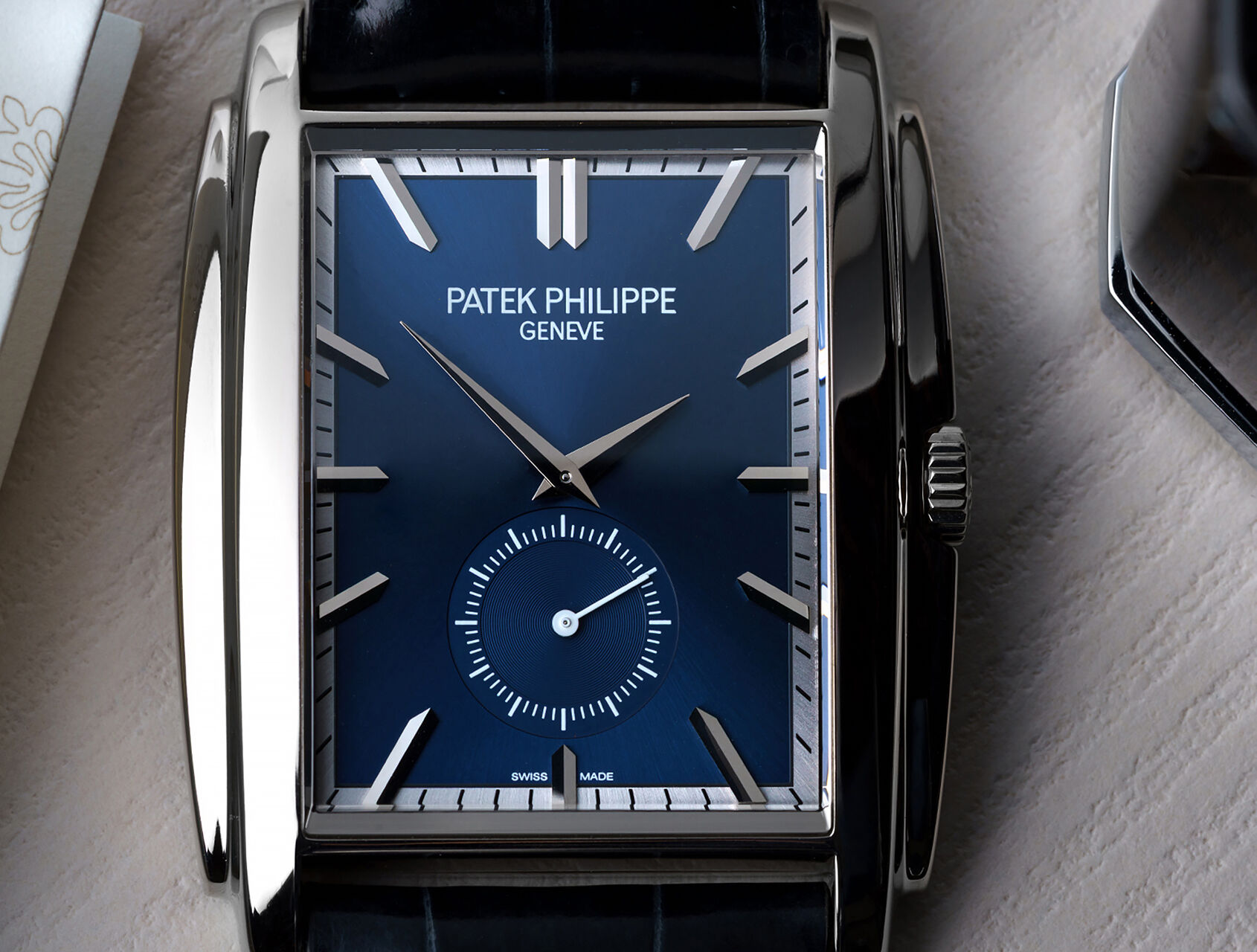 ref 5124G-011 | 5124G - White Gold | Patek Philippe Gondolo