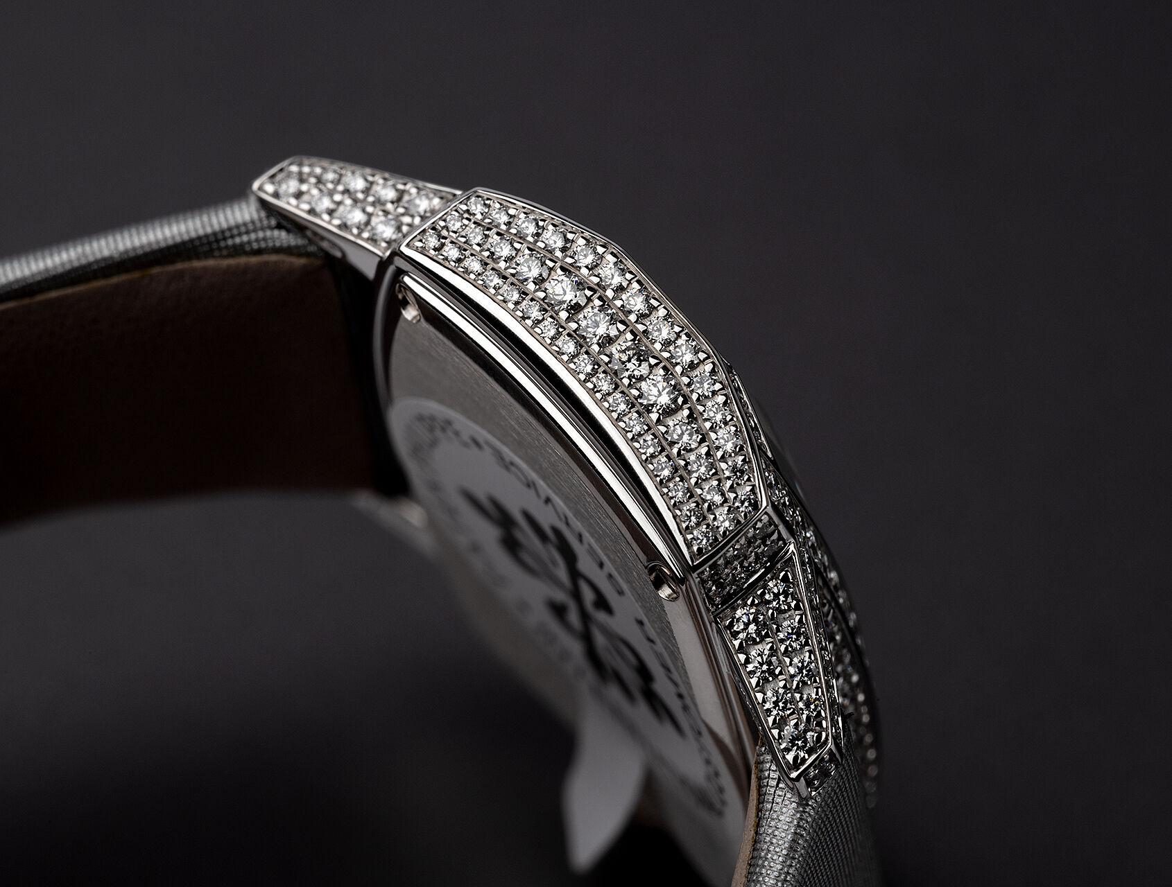 ref 4982G-001 | 4982G-001 - White Gold | Patek Philippe Gondolo