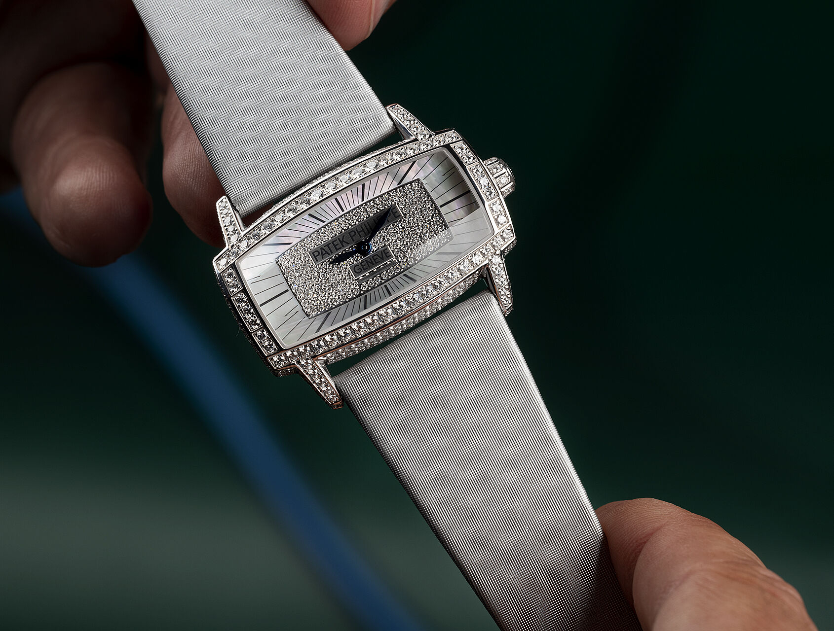 ref 4982G-001 | 4982G-001 - White Gold | Patek Philippe Gondolo