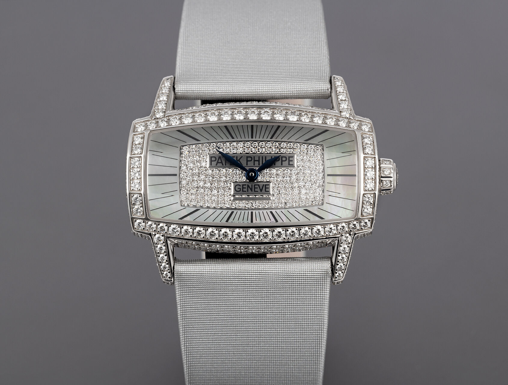 ref 4982G-001 | 4982G-001 - White Gold | Patek Philippe Gondolo