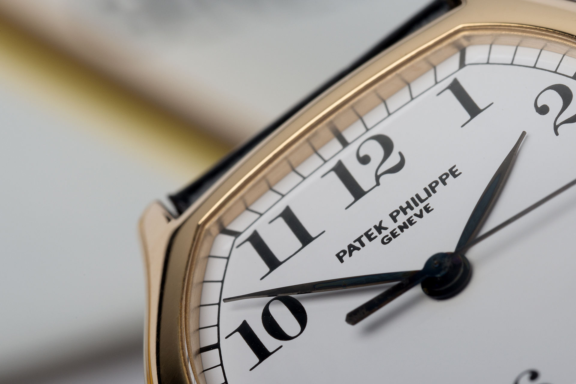 ref 5030J | Yellow Gold 'Box & Certificate' | Patek Philippe Gondolo