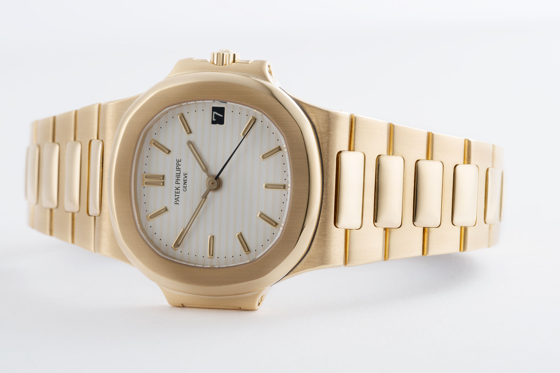 ref 3800 | 18ct Yellow Gold | Patek Philippe Nautilus