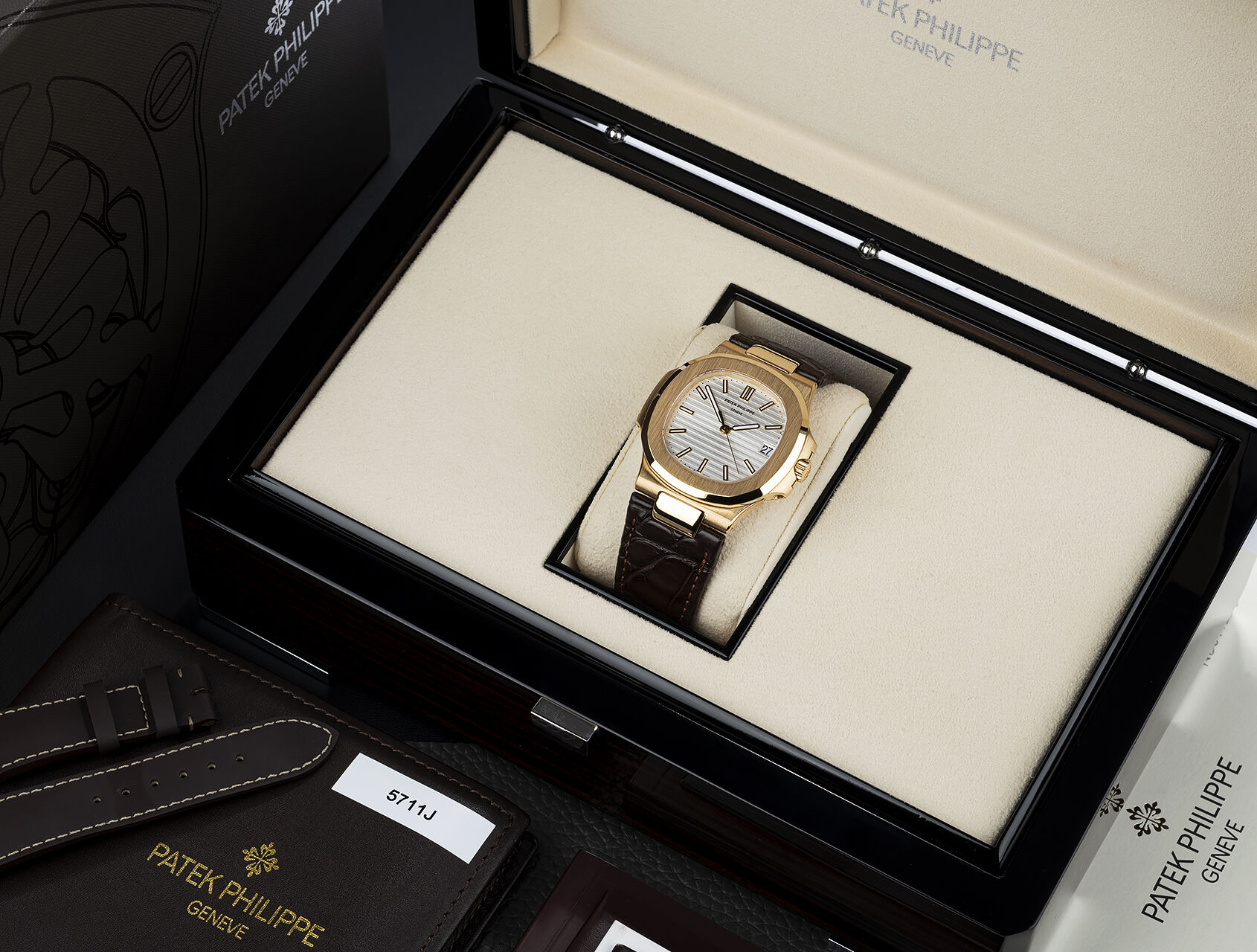 ref 5711J-001 | 5711J-001 - Box & Certificate | Patek Philippe Nautilus