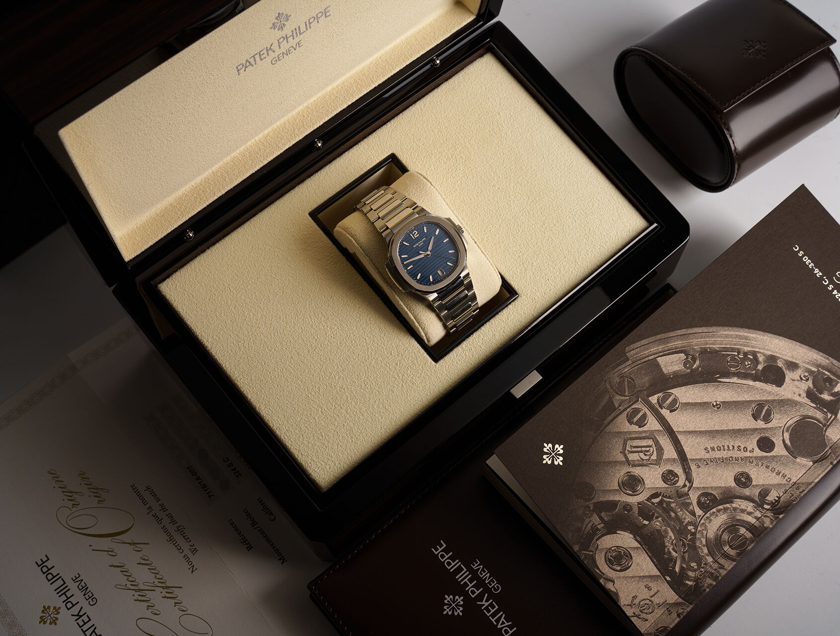 ref 7118/1A-001 | 7118 - Box & Certificate | Patek Philippe Nautilus