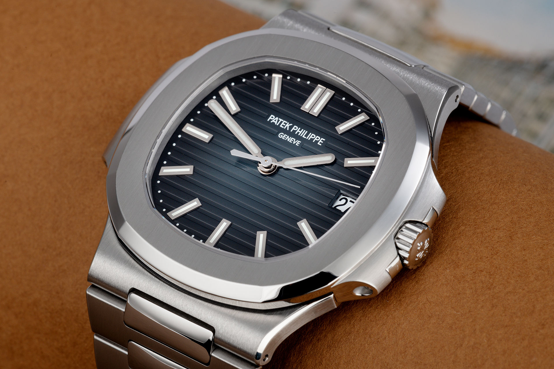 ref 5711/1A-010 | Box & Certificate  | Patek Philippe Nautilus