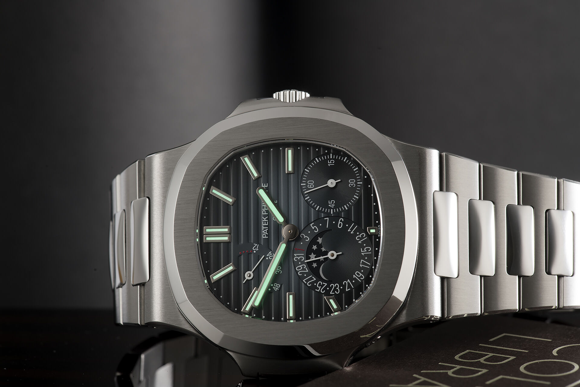 ref 5712/1A-001 | Box & Certificate | Patek Philippe Nautilus