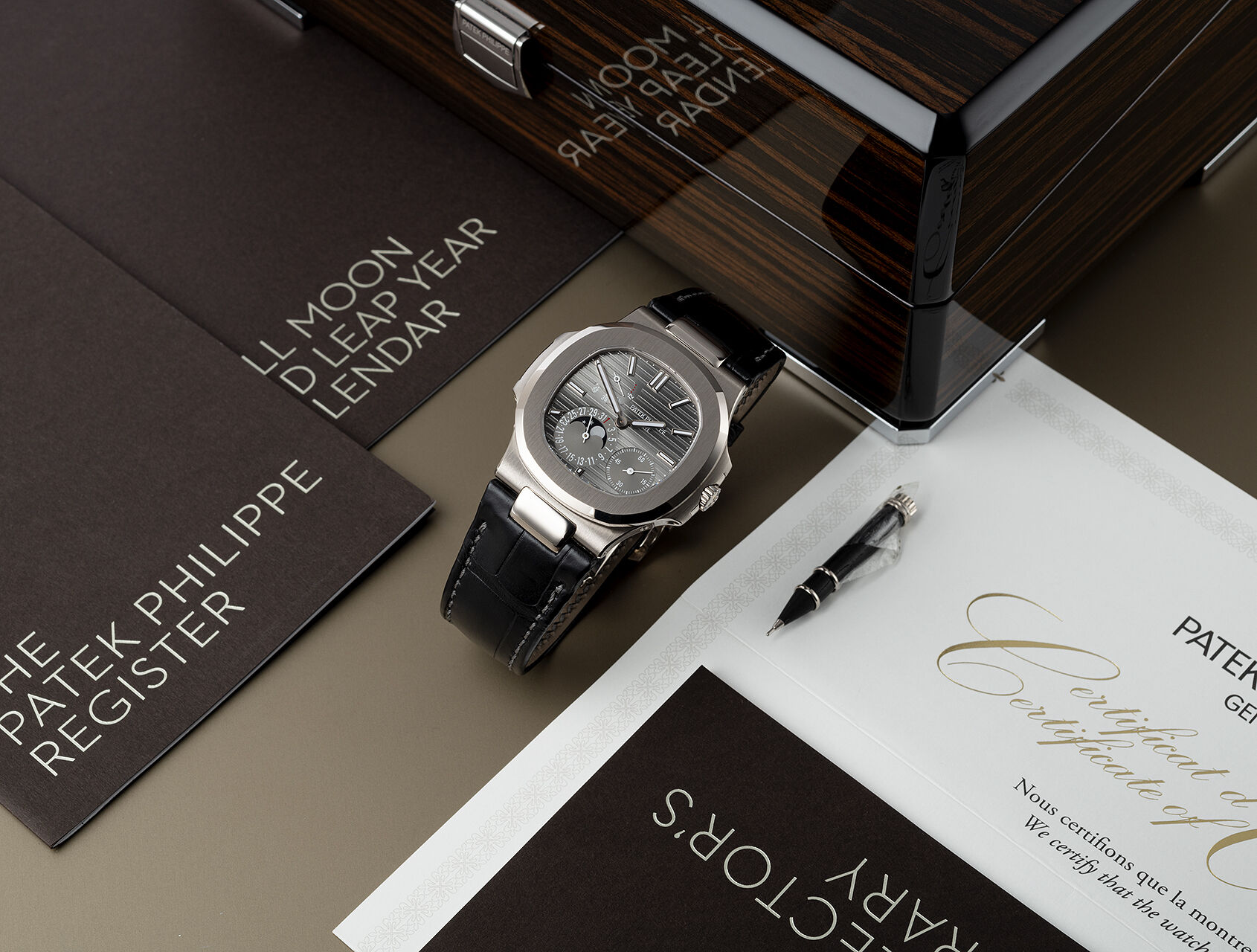 ref 5712G-001 | 5712G-001 - Box & Certificate | Patek Philippe Nautilus