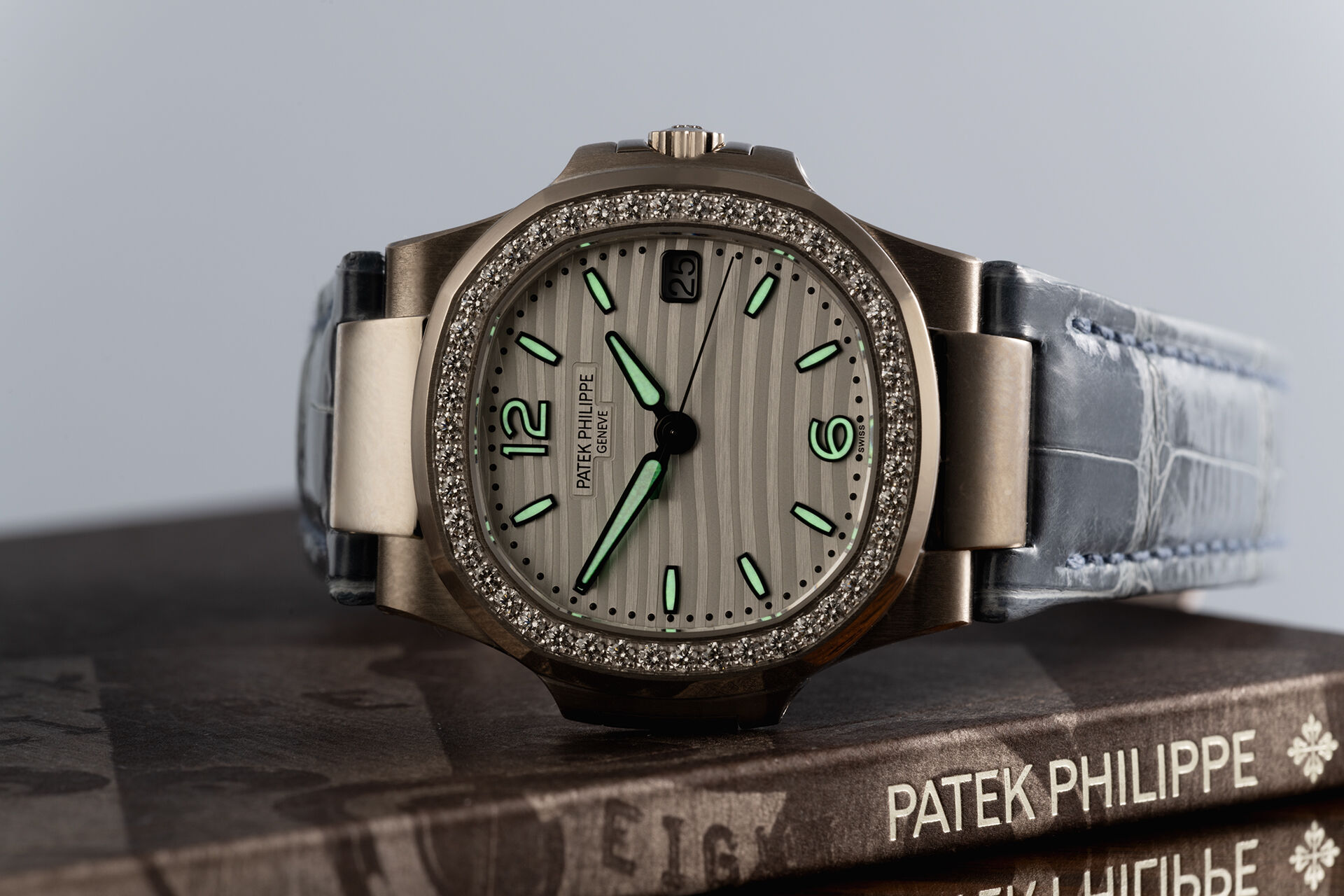 ref 7010G-011 | Box & Certificate  | Patek Philippe Nautilus