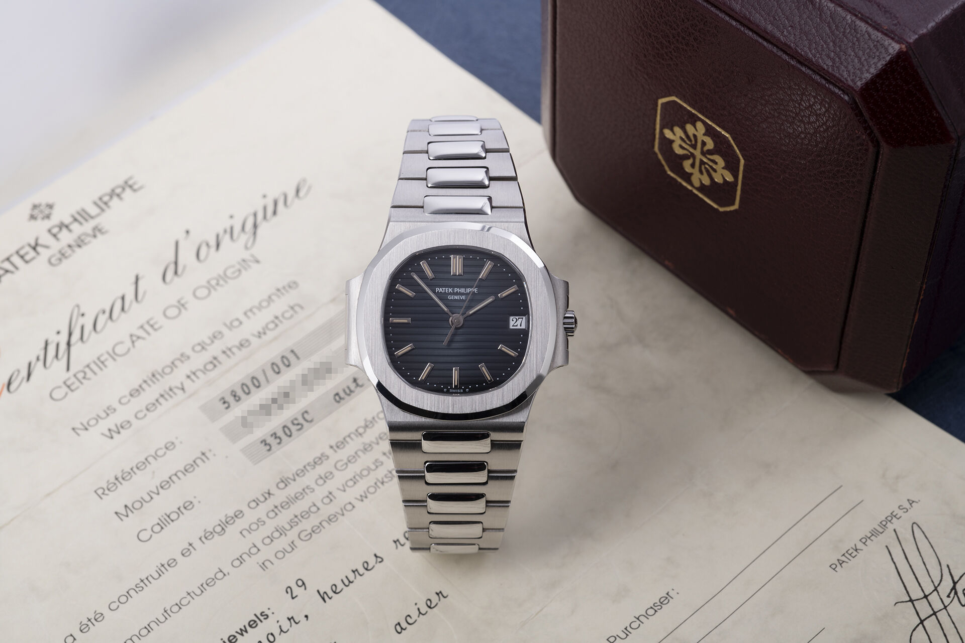 ref 3800/001 | Box & Certificate 'Sigma Dial' | Patek Philippe Nautilus