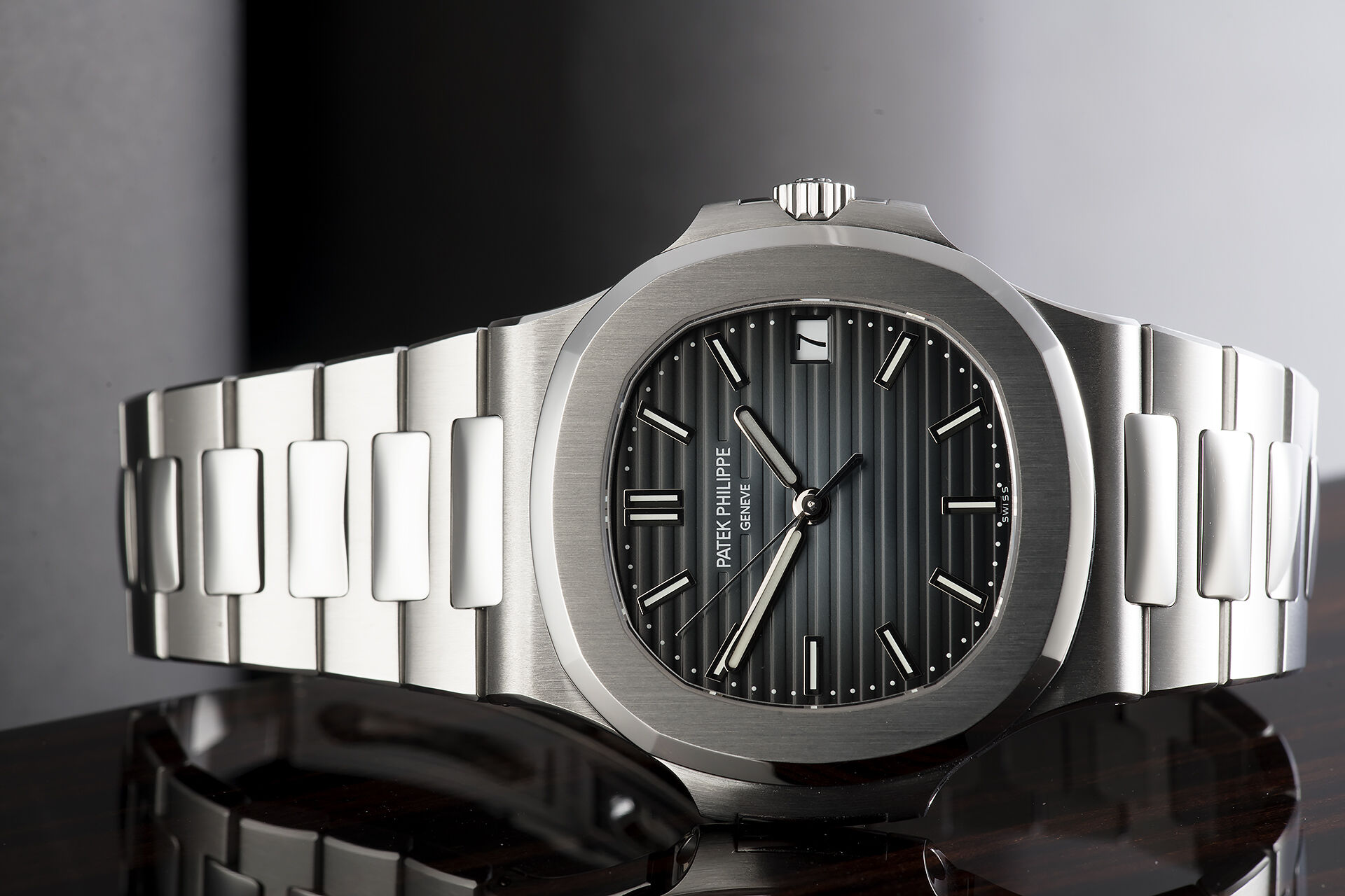 ref 5711/1A-010 | Black-Blue Dial | Patek Philippe Nautilus