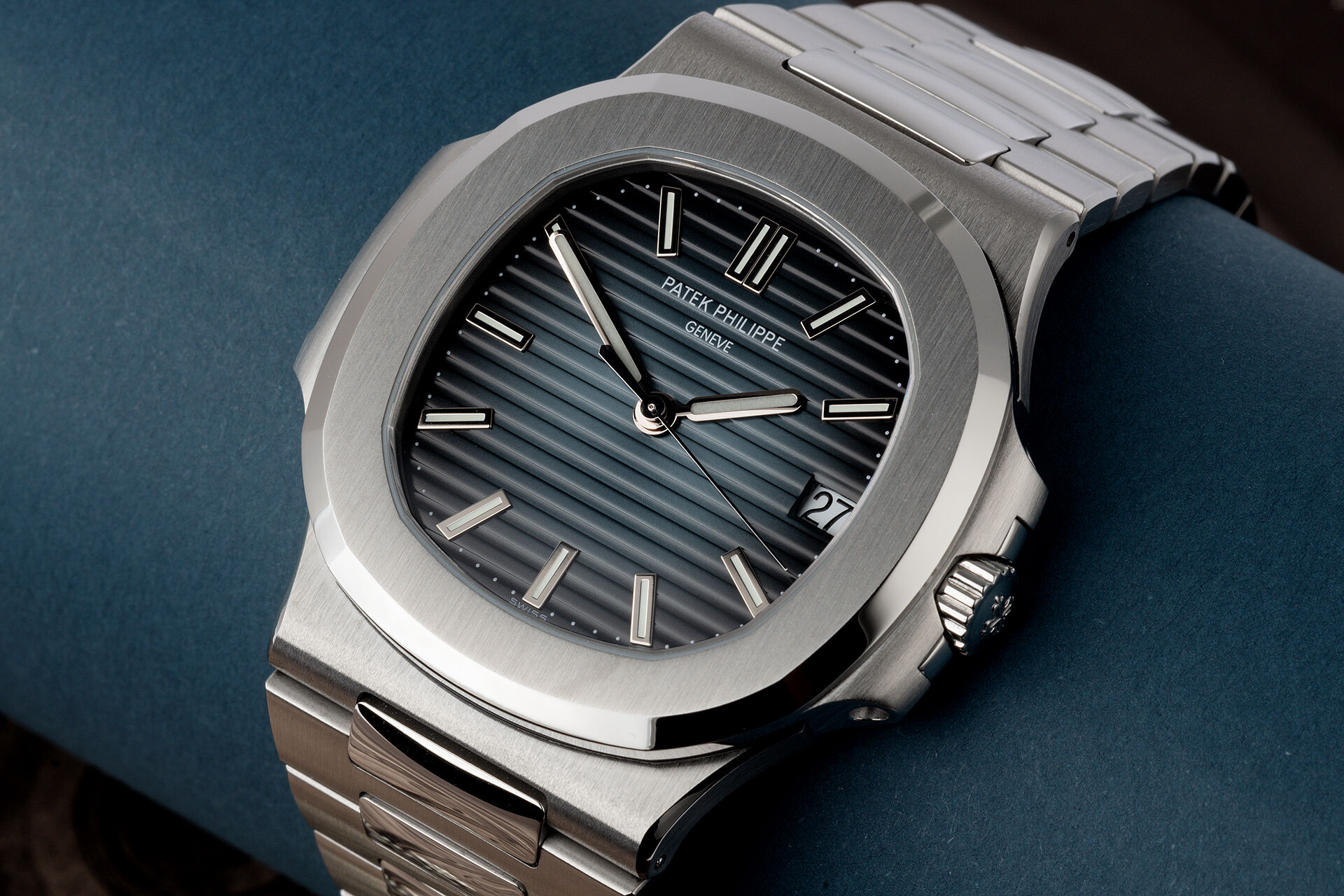 ref 5711/1A-010 | Box & Certificate | Patek Philippe Nautilus