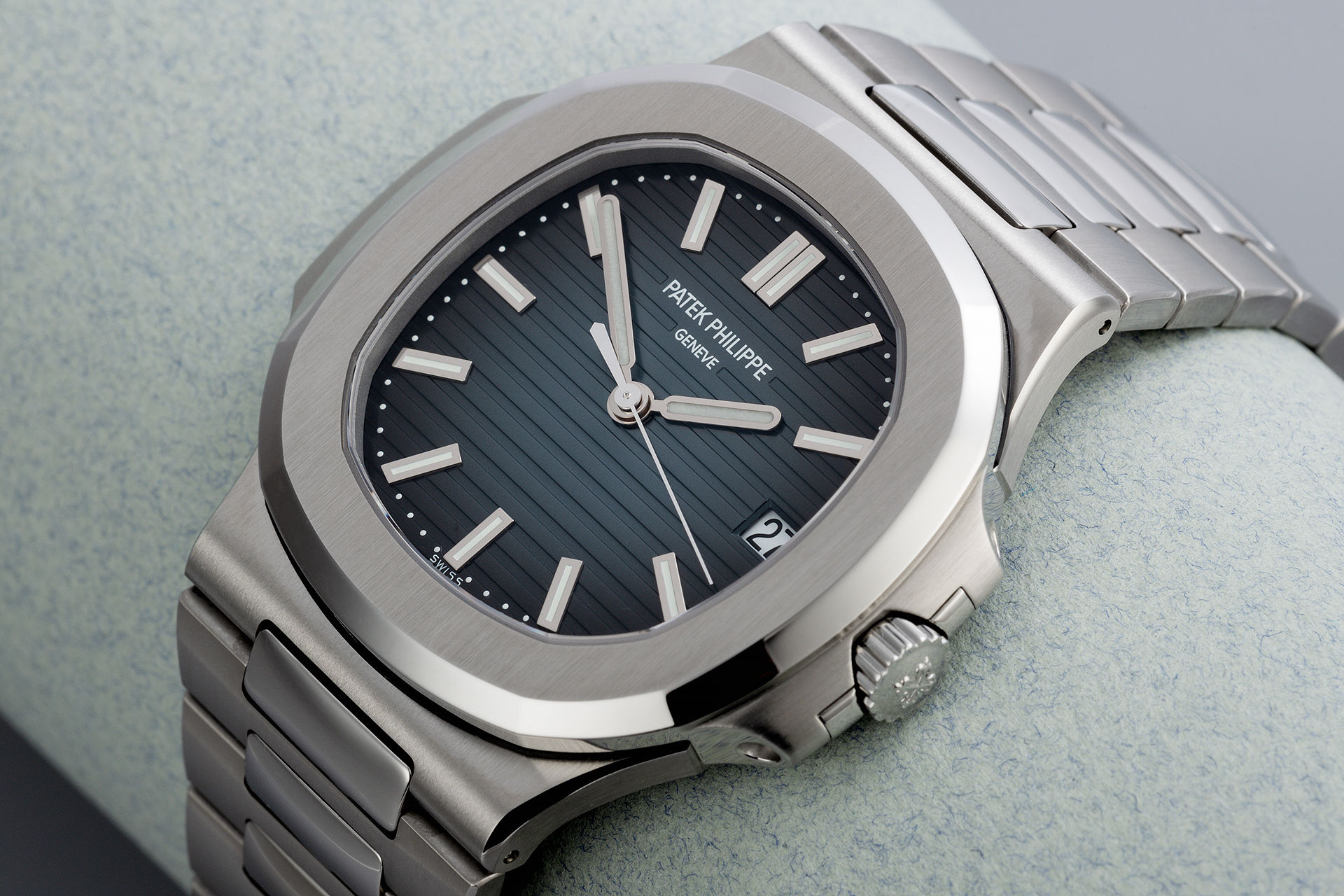 ref 5711/1A-010 | Brand New Box & Certificate | Patek Philippe Nautilus