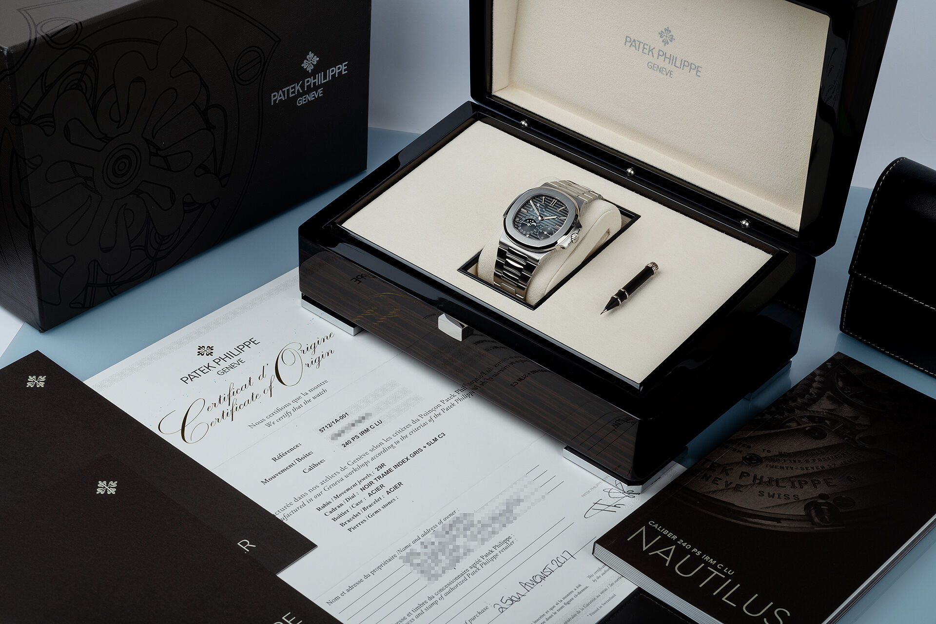 ref 5712/1A-001 | Box & Certificate | Patek Philippe Nautilus