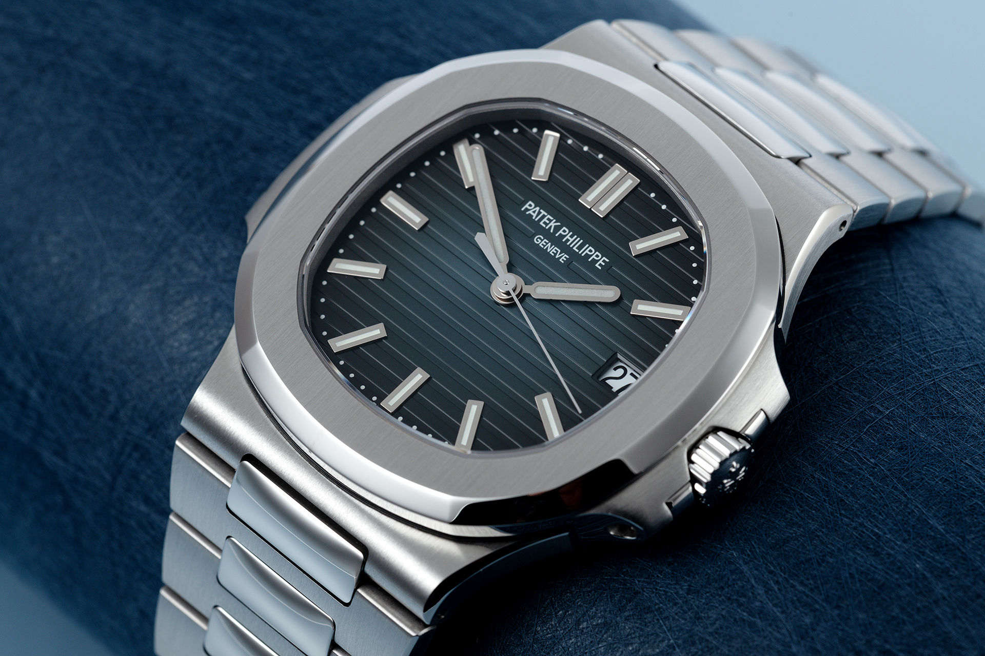 ref 5711/1A-010 | Jumbo 'Complete Set' | Patek Philippe Nautilus