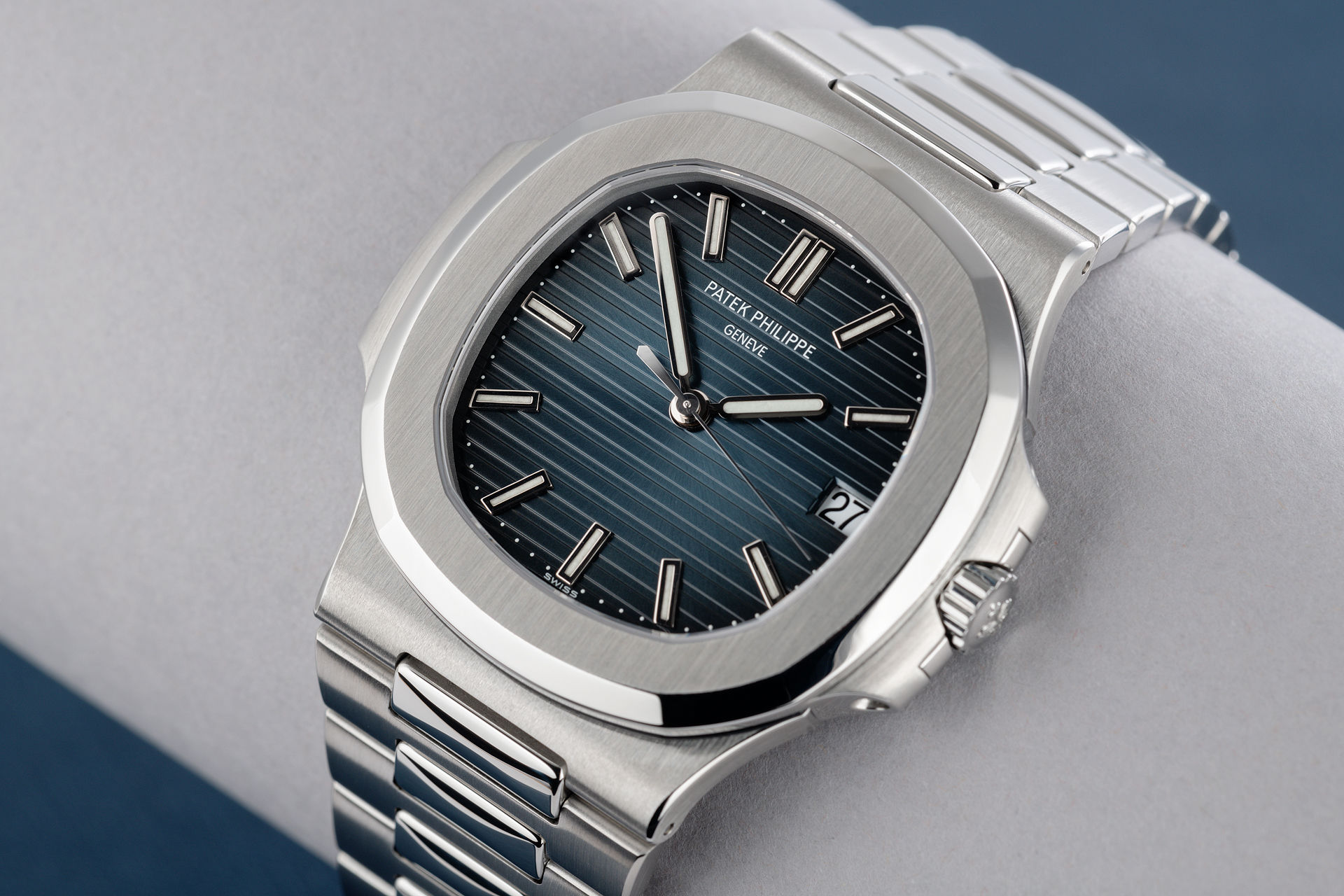 ref 5711/1A-010 | Box & Certificate | Patek Philippe Nautilus