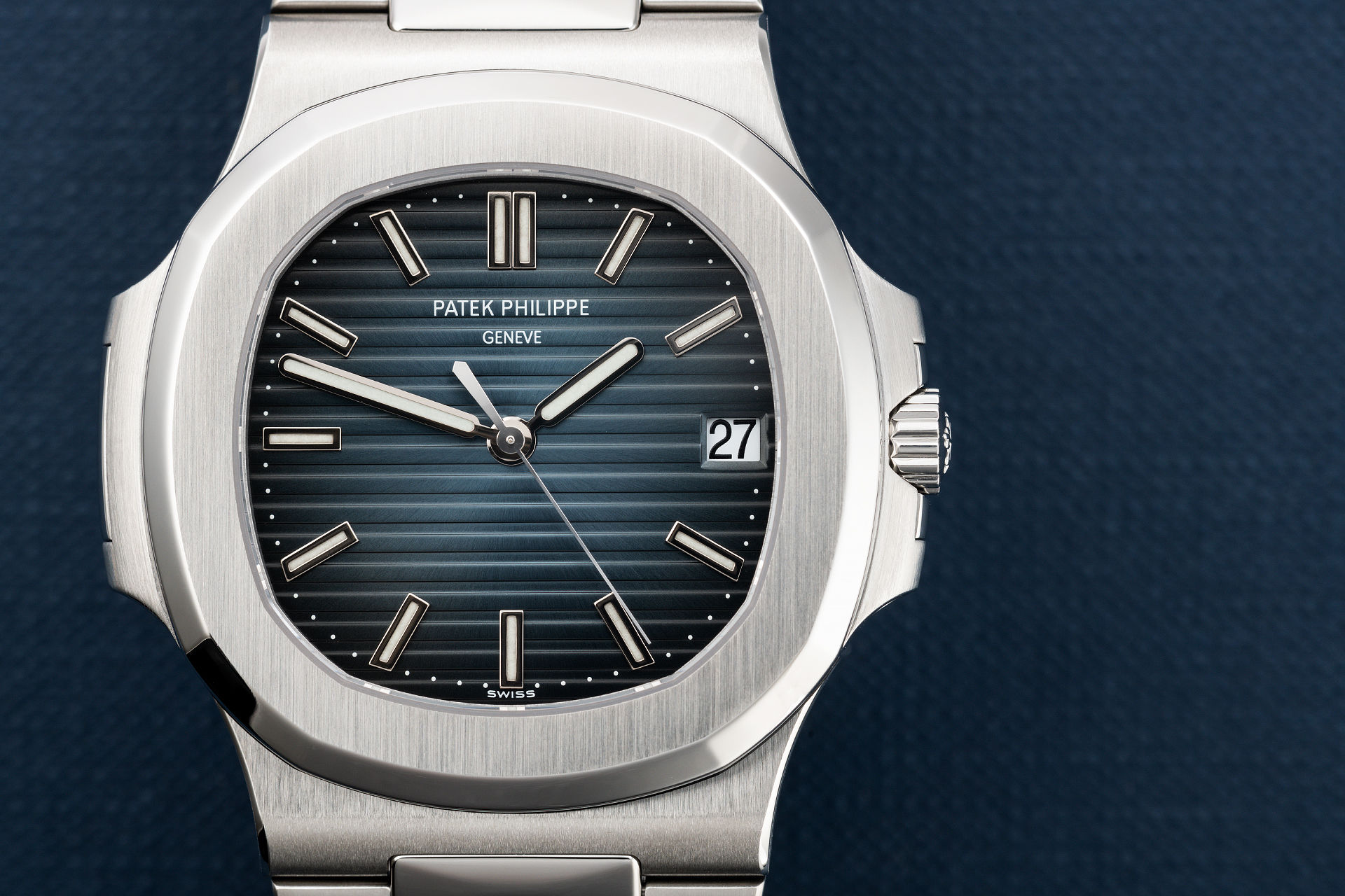 ref 5711/1A-010 | Box & Certificate | Patek Philippe Nautilus