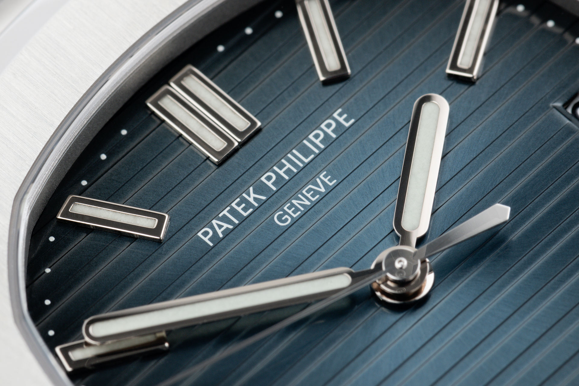 ref 5711/1A-010 | Box & Certificate | Patek Philippe Nautilus