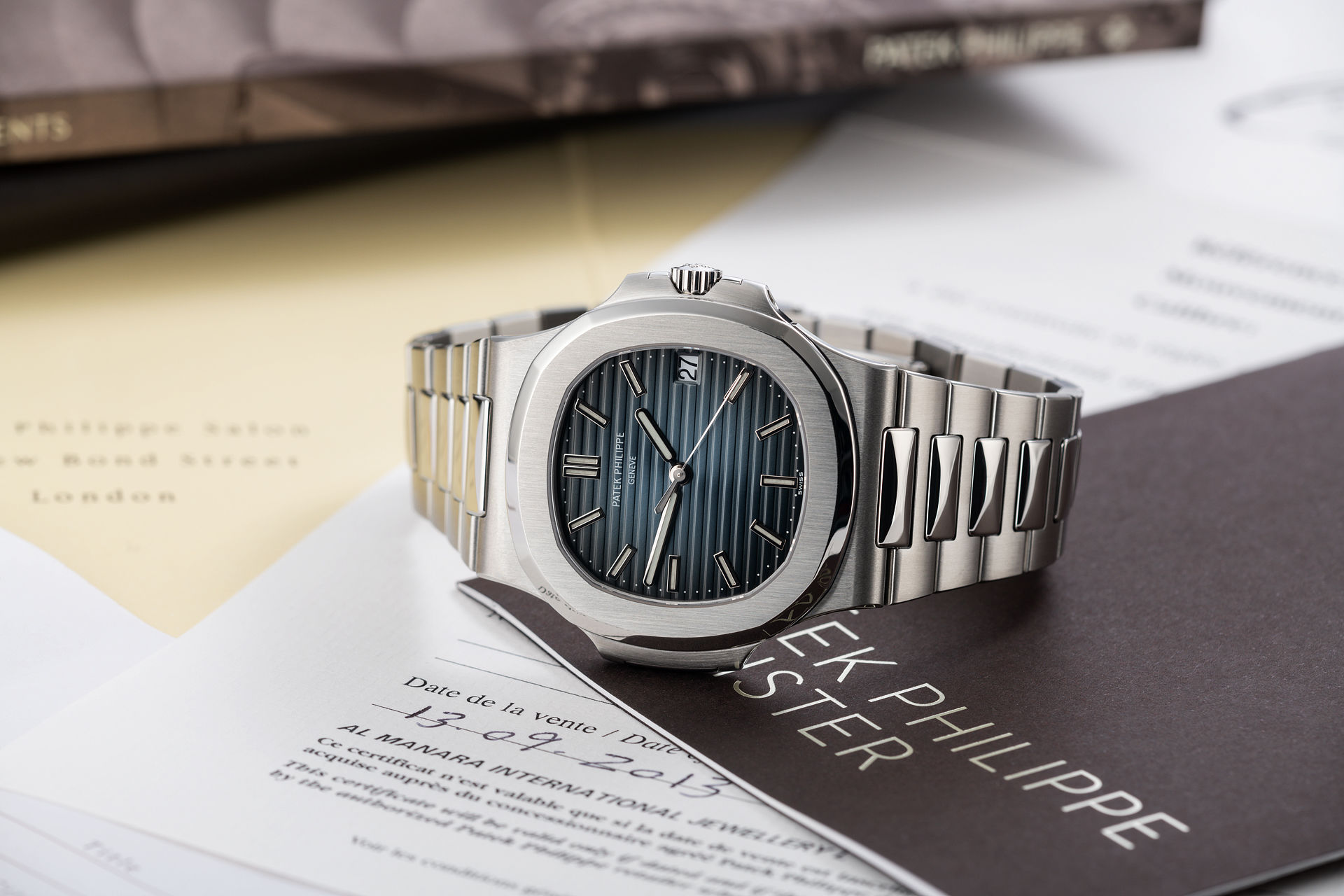 ref 5711/1A-010 | Box & Certificate | Patek Philippe Nautilus