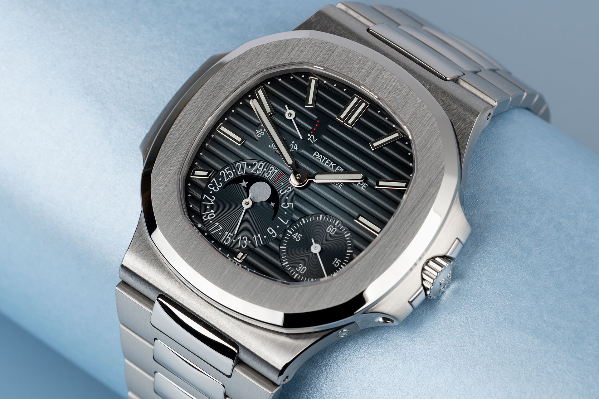 ref 5712/1A-001 | Power Reserve 'Full Set' | Patek Philippe Nautilus