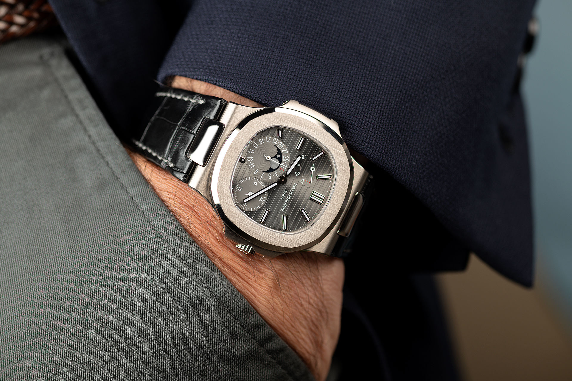 ref 5712G-001 | Power Reserve 'Full Set' | Patek Philippe Nautilus