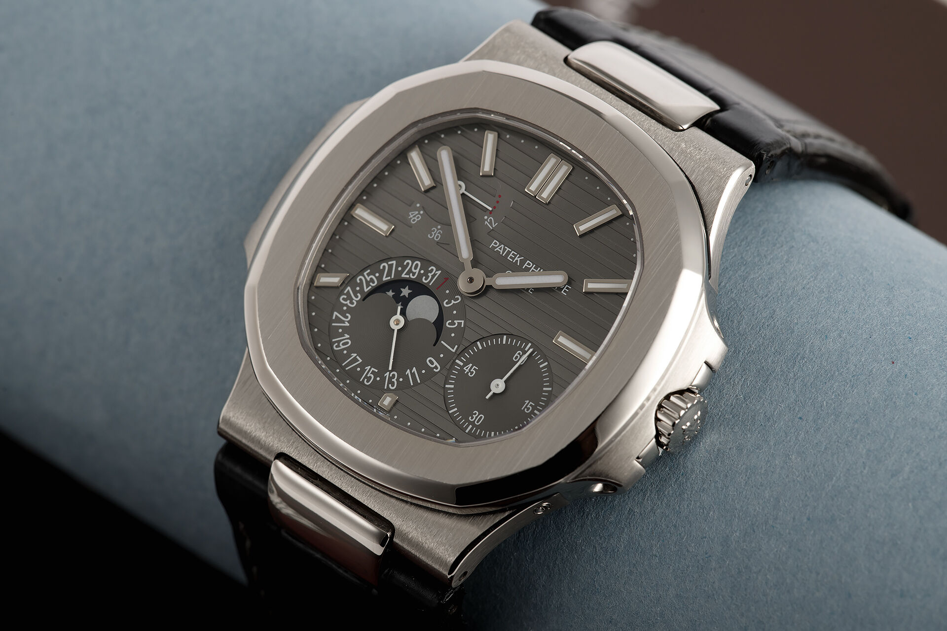 ref 5712G-001 | Power Reserve | Patek Philippe Nautilus