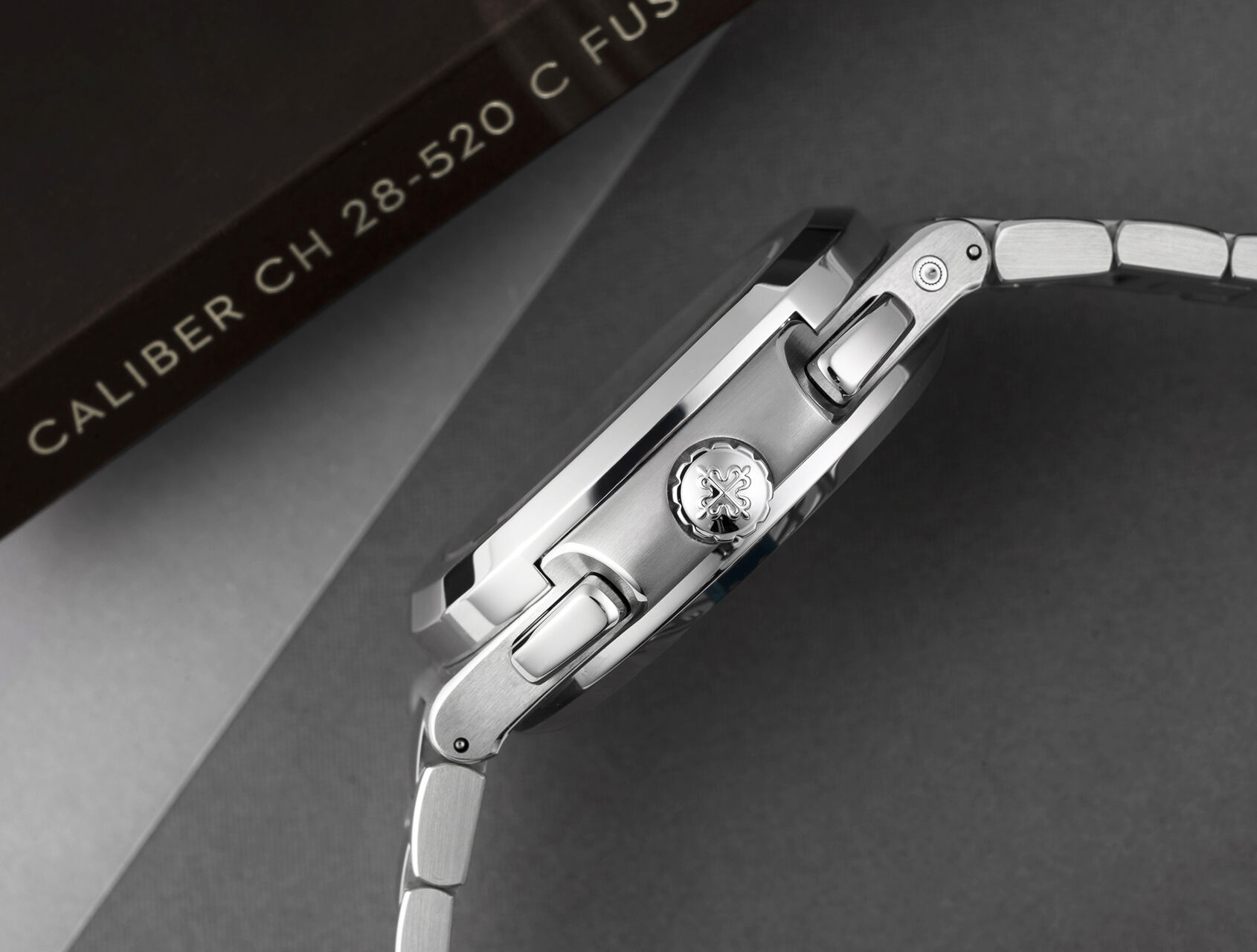 ref 5990/1A-011 | 5990/1A - Box & Certificate | Patek Philippe Nautilus Travel Time Chronograph