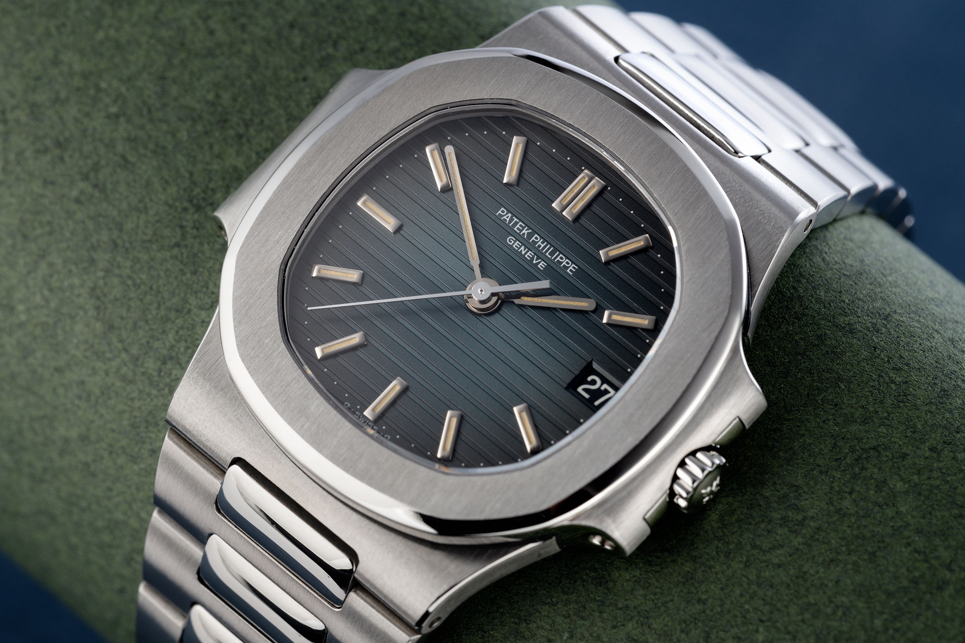 ref 3800/1A-010 | 'Patek Warranty' Mid-Size | Patek Philippe Nautilus