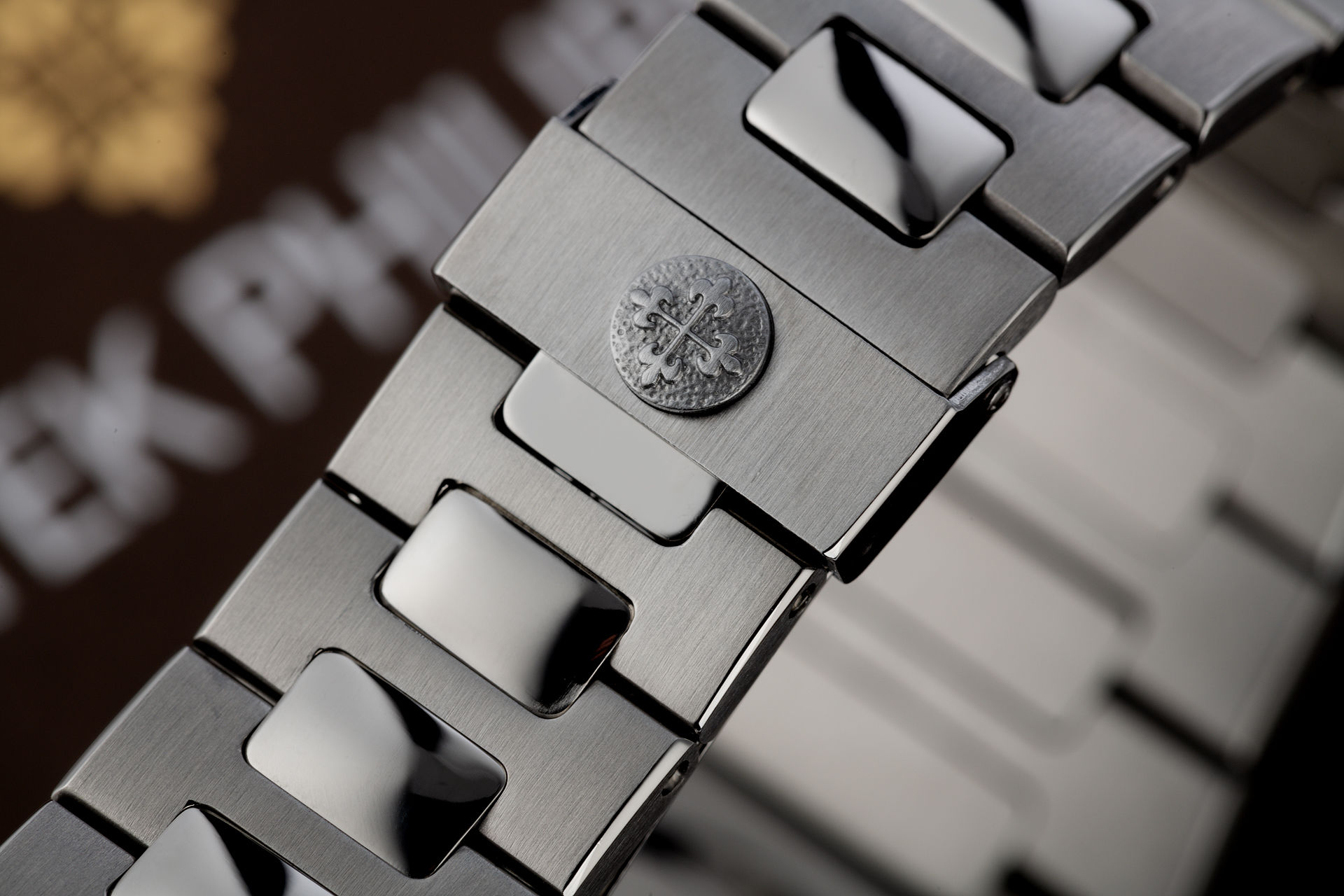 ref 3800/1A-010 | 'Patek Warranty' Mid-Size | Patek Philippe Nautilus