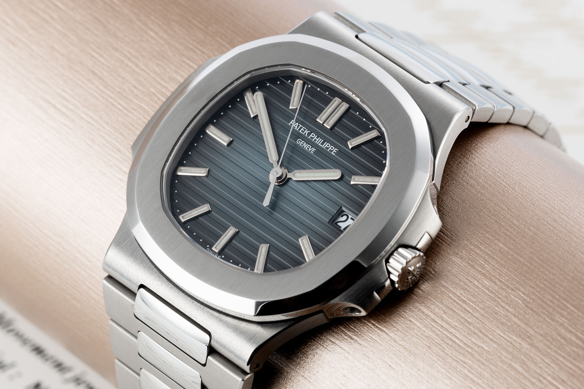 ref 5711/1A-010 | 'Unworn' Full Set | Patek Philippe Nautilus