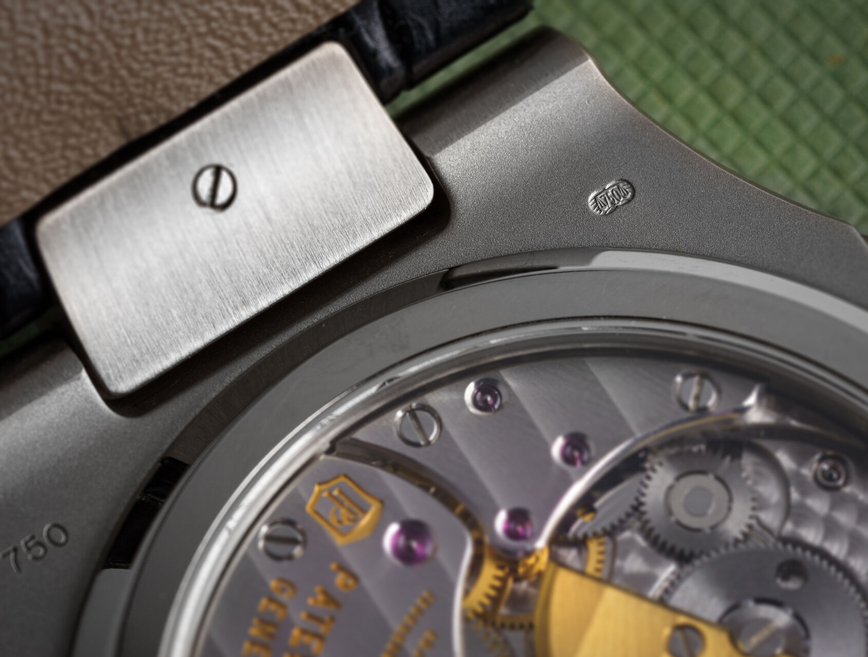 ref 5712G | White Gold Power Reserve | Patek Philippe Nautilus