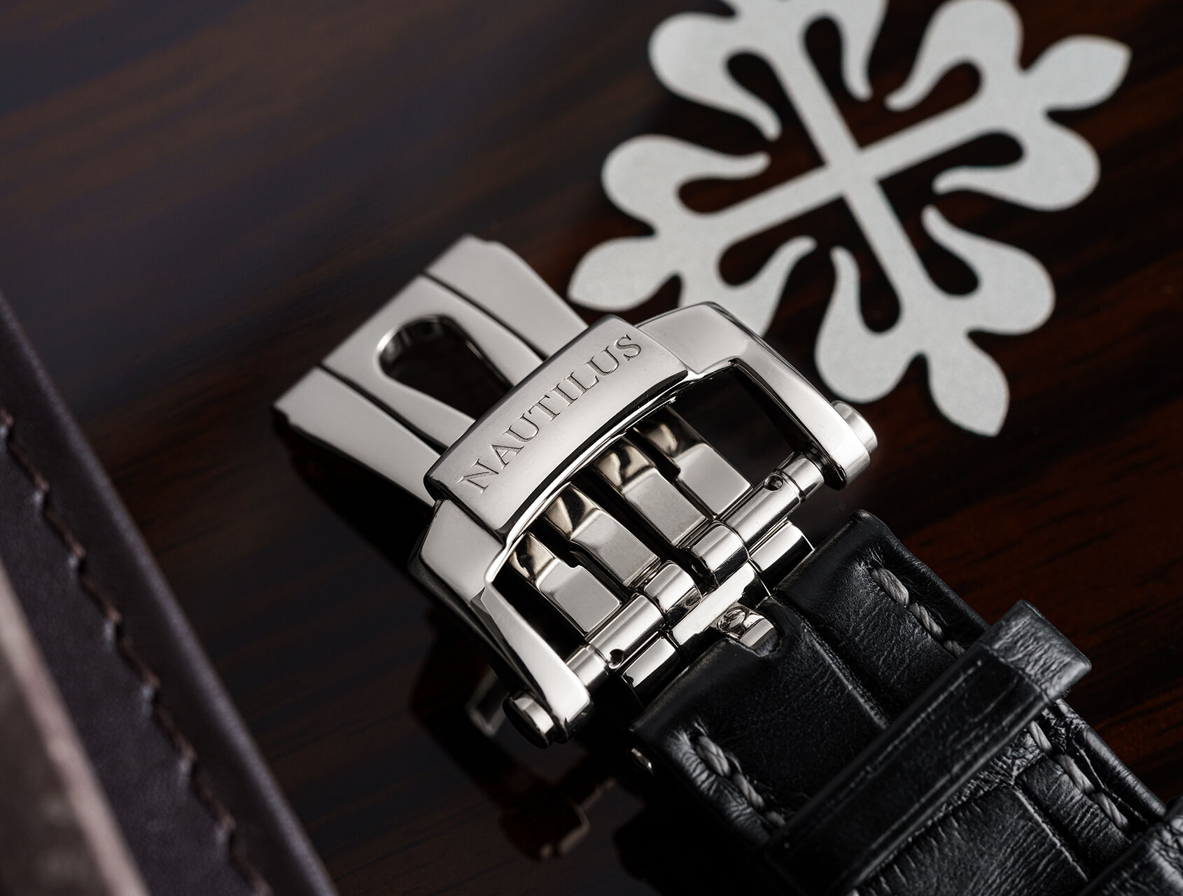 ref 5712G | White Gold Power Reserve | Patek Philippe Nautilus