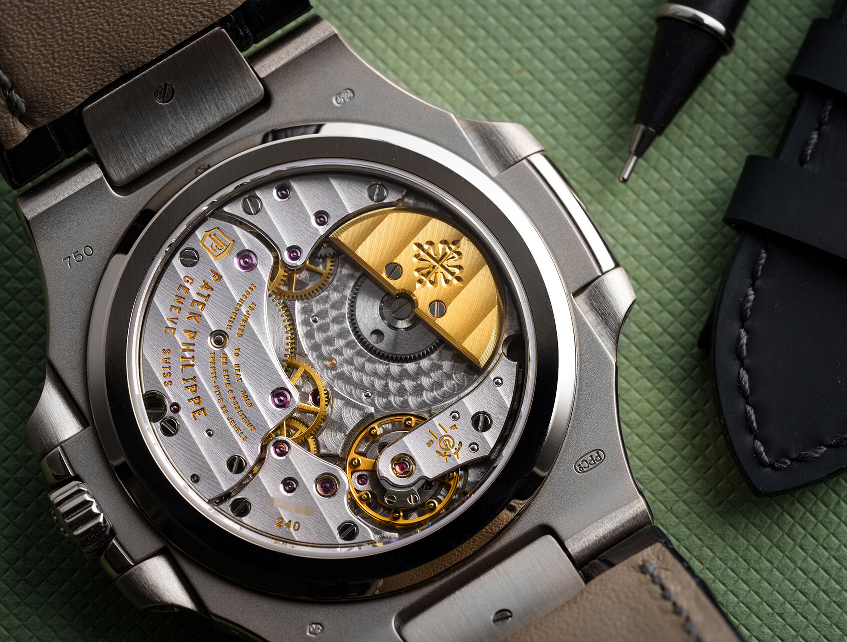 ref 5712G | White Gold Power Reserve | Patek Philippe Nautilus