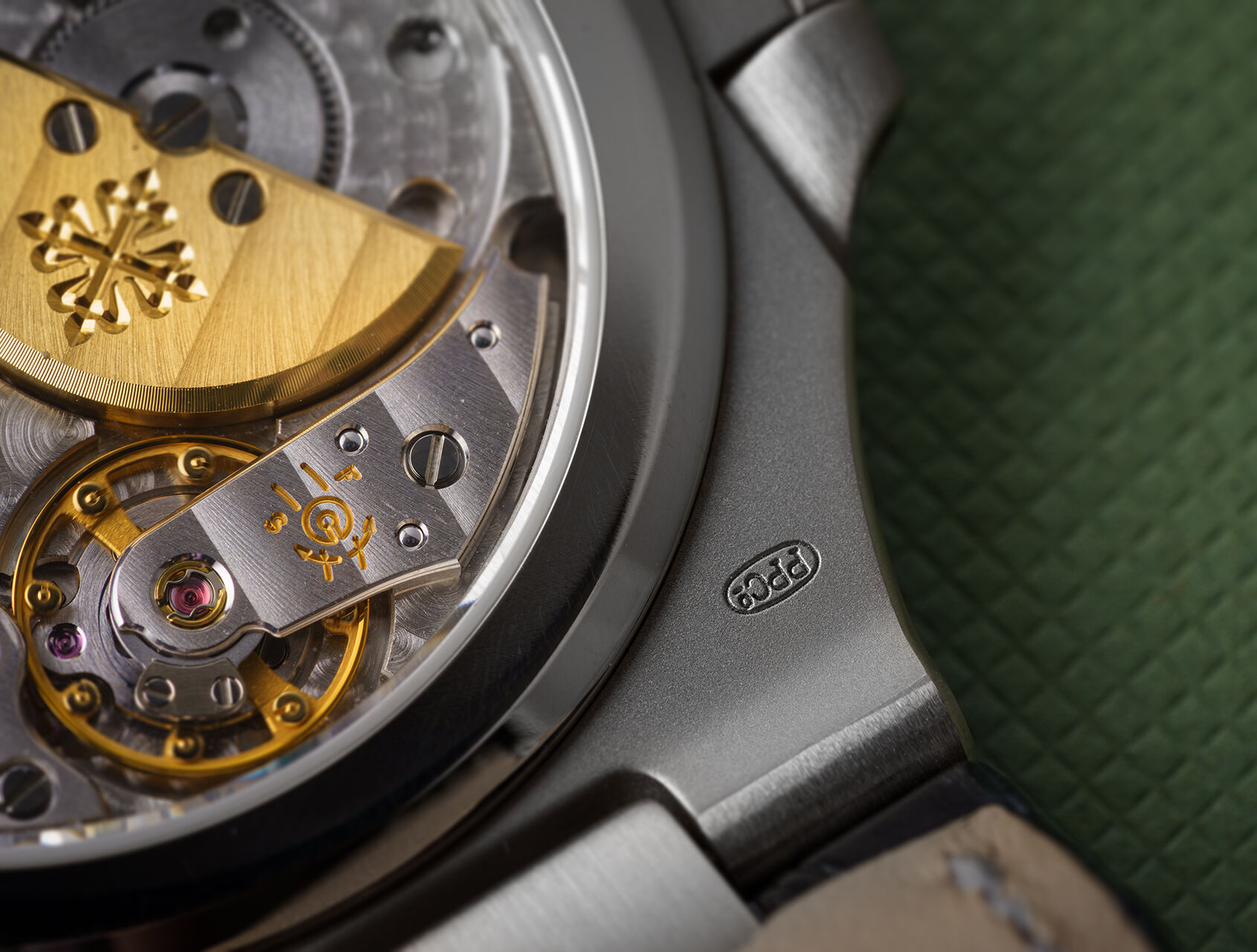 ref 5712G | White Gold Power Reserve | Patek Philippe Nautilus