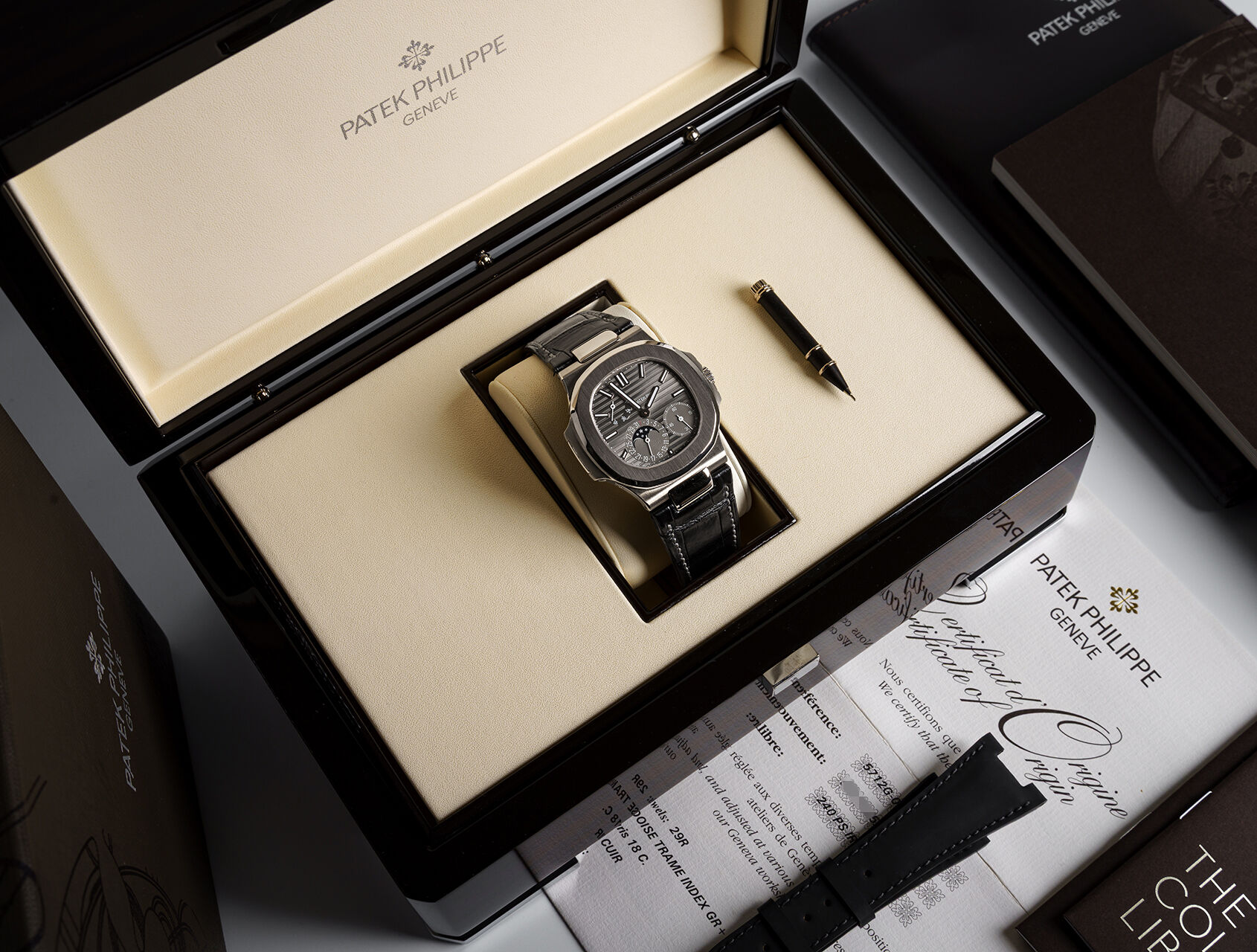 ref 5712G | White Gold Power Reserve | Patek Philippe Nautilus