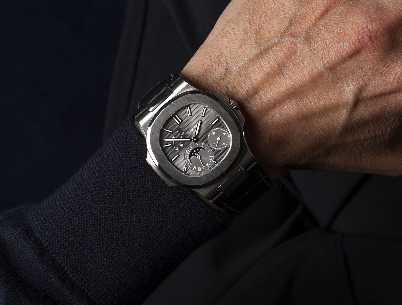 ref 5712G | White Gold Power Reserve | Patek Philippe Nautilus