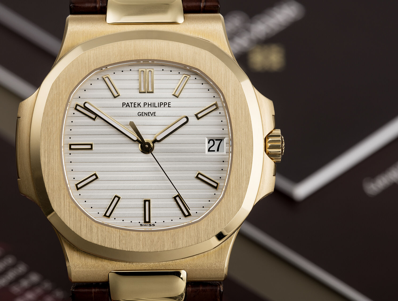 ref 5711J-001 | 5711J-001 - Box & Certificate | Patek Philippe Nautilus