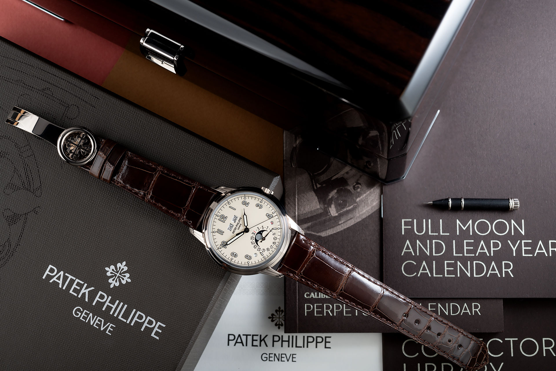 ref 5320G-001 | 18ct White Gold 'Winding Box & Certificate' | Patek Philippe Perpetual Calendar