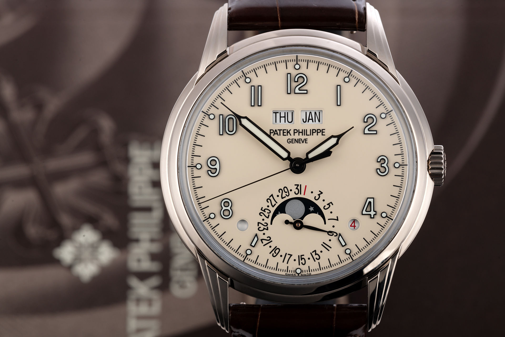 ref 5320G-001 | 18ct White Gold 'Winding Box & Certificate' | Patek Philippe Perpetual Calendar