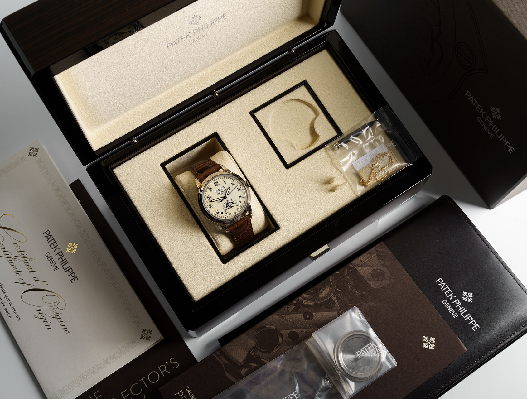 ref 5320G-001 | 5320G - White Gold | Patek Philippe Perpetual Calendar