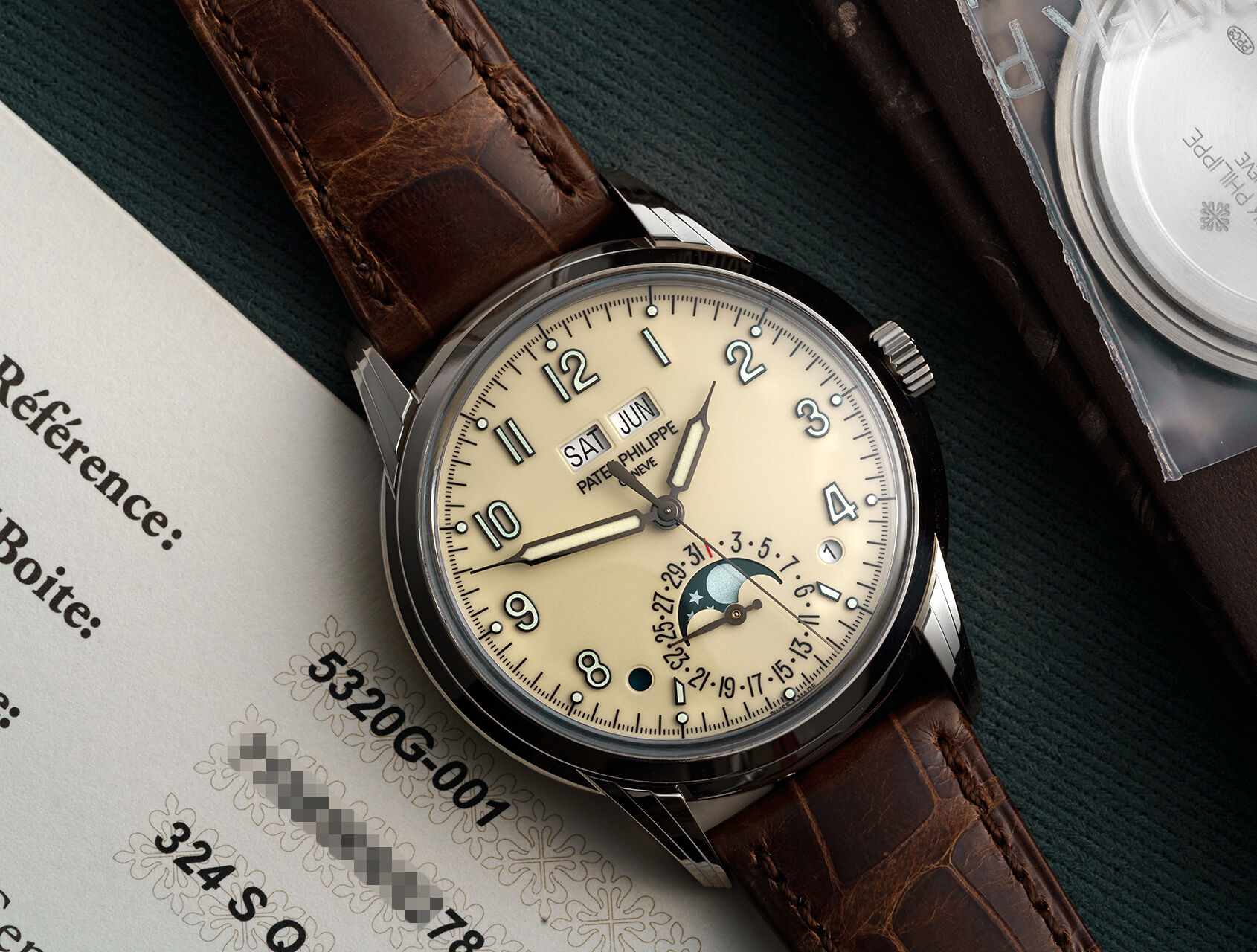 ref 5320G-001 | 5320G - White Gold | Patek Philippe Perpetual Calendar