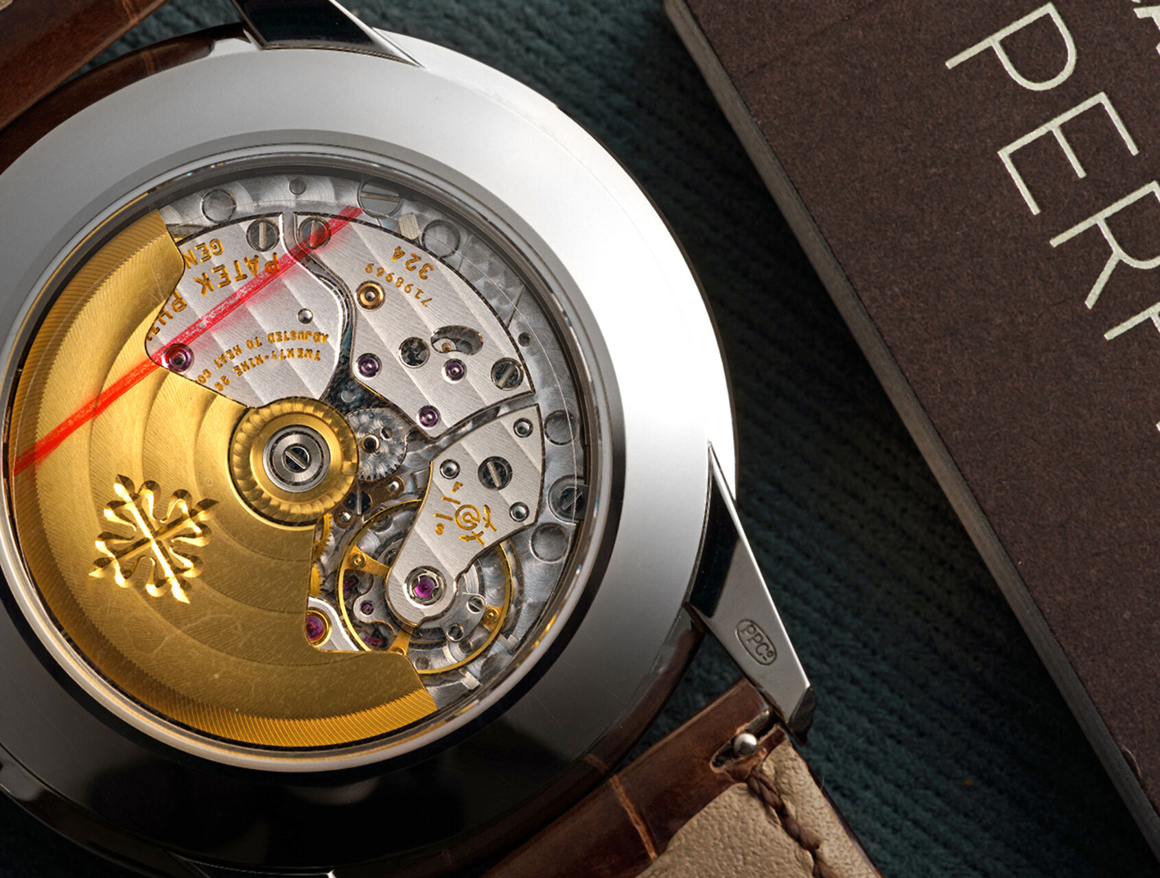 ref 5320G-001 | 5320G - White Gold | Patek Philippe Perpetual Calendar