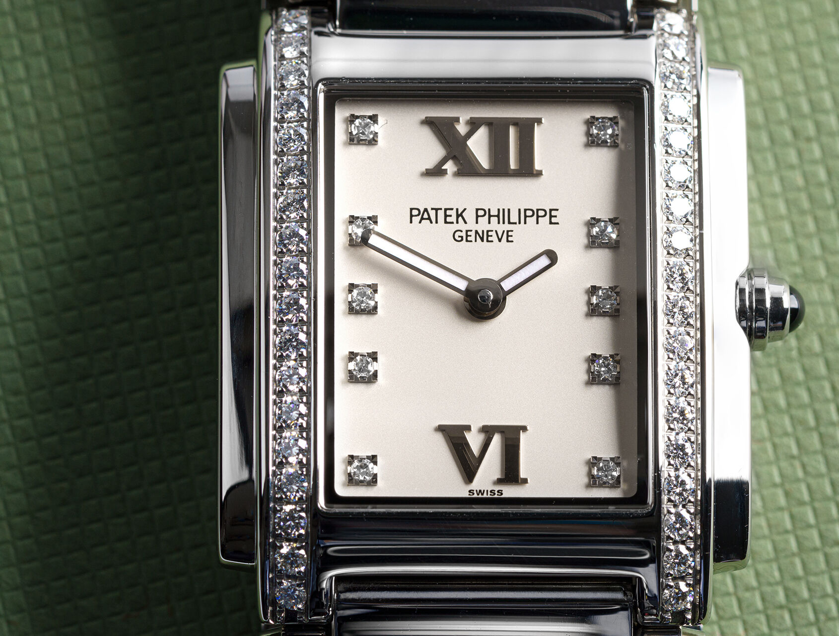 ref 4910/10A-011 | 4910/10A - Box & Papers | Patek Philippe Twenty-4